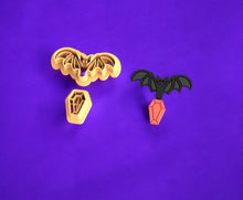 Bat flying coffin earring pattern