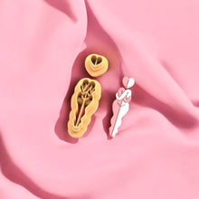 2-piece Hugging Hearts Mold
