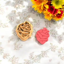 hugging heart Mold