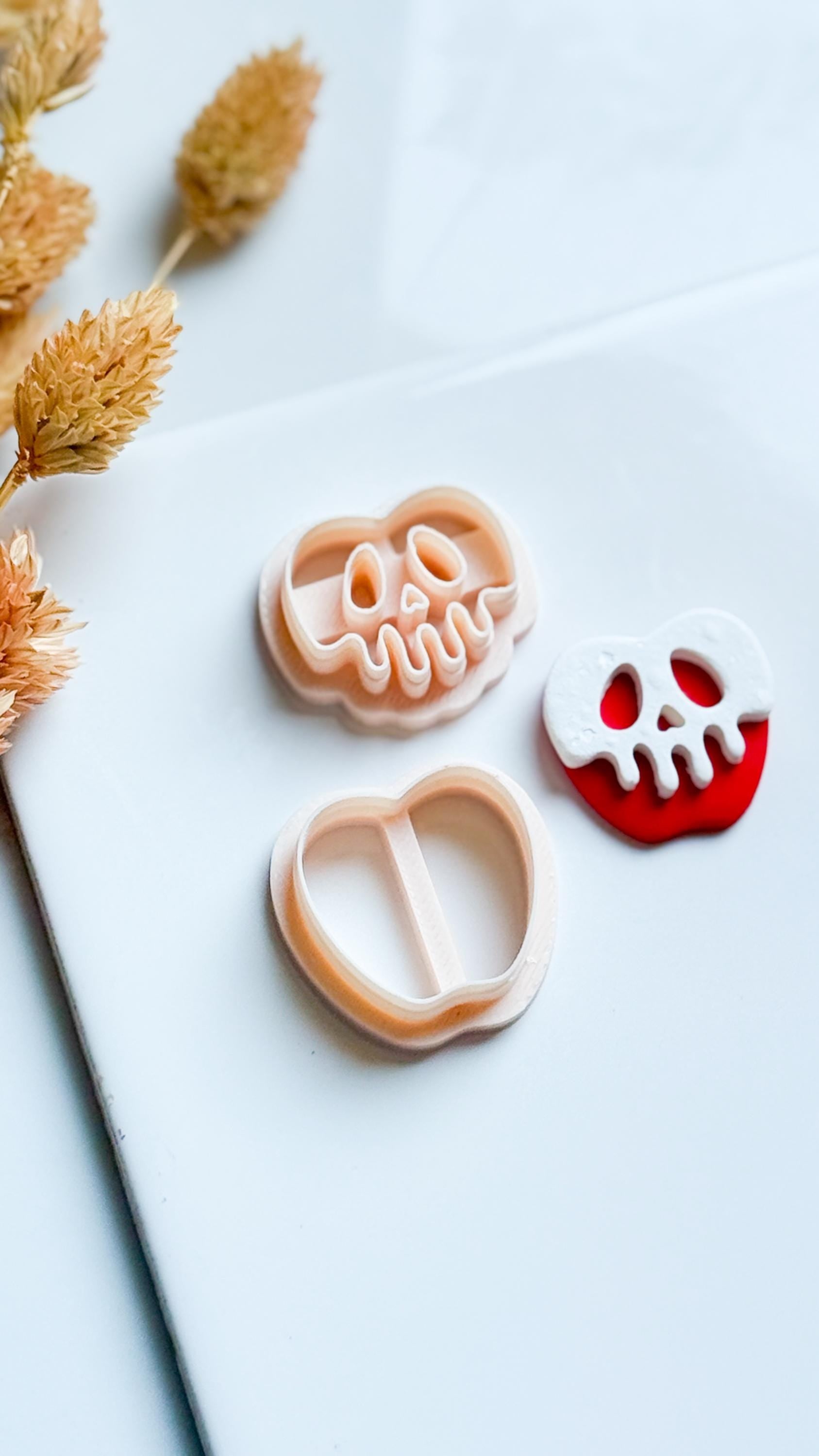 Poison Apple Skull Clay Cutter Set Halloween Earring Cutter with Drippy Skull Topper, 2 Pieces (5 Sizes)