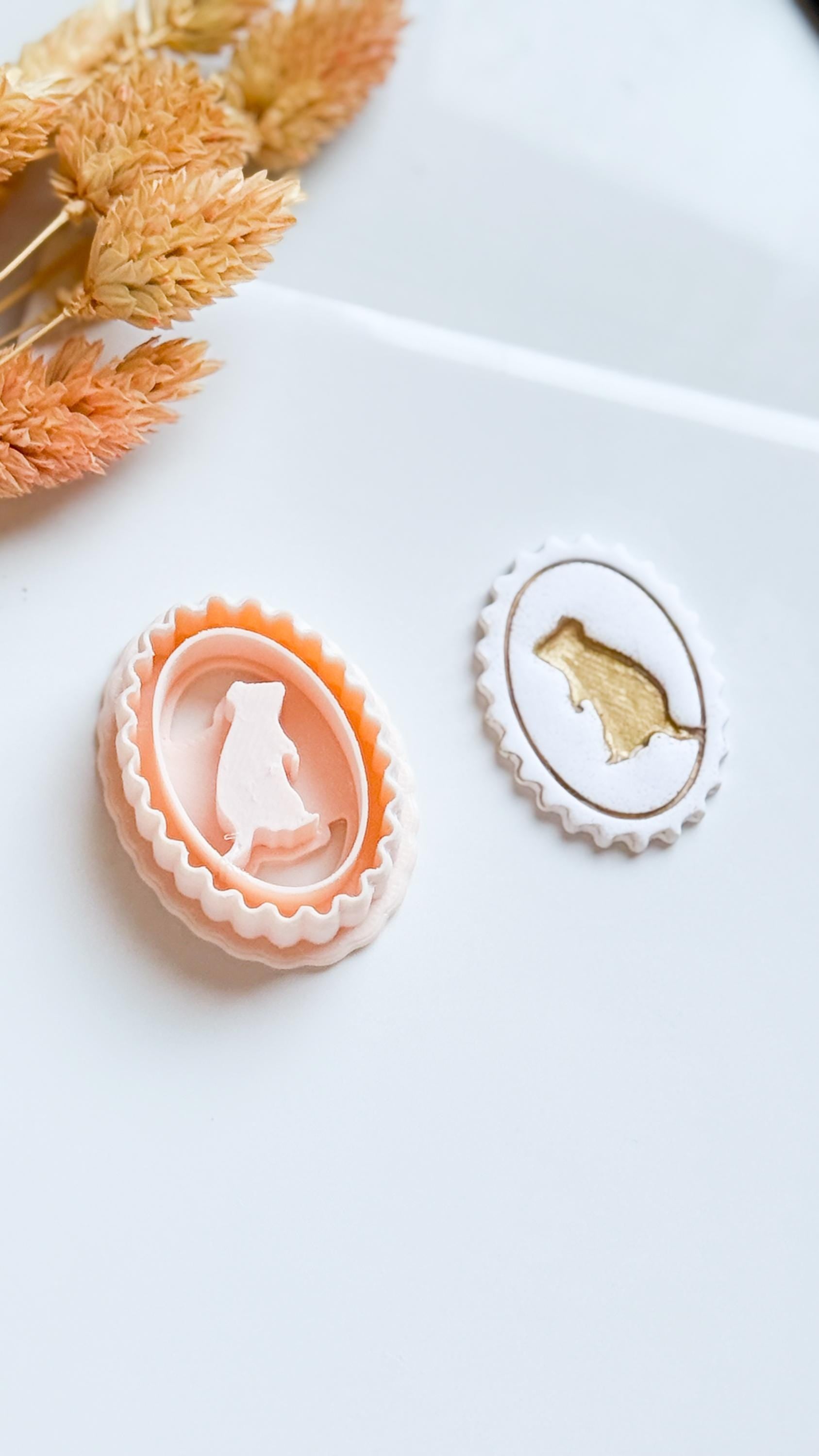 Mouse in Scalloped Oval Frame Cutter: Cottagecore Clay Mold