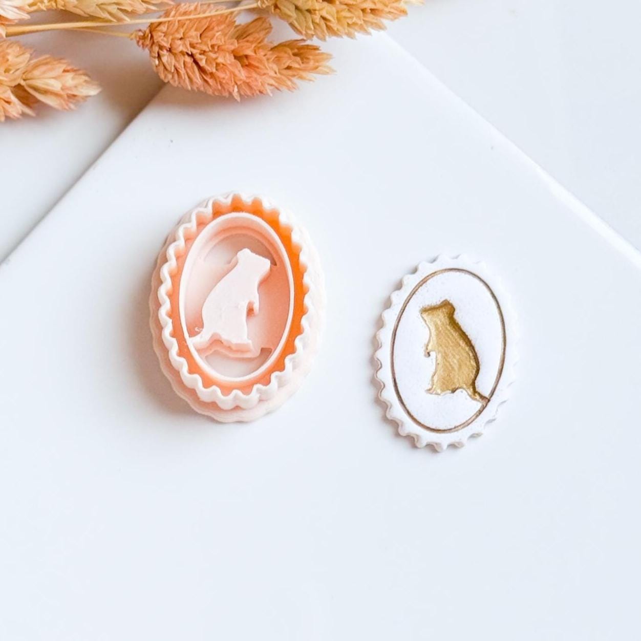 Mouse in Scalloped Oval Frame Cutter: Cottagecore Clay Mold