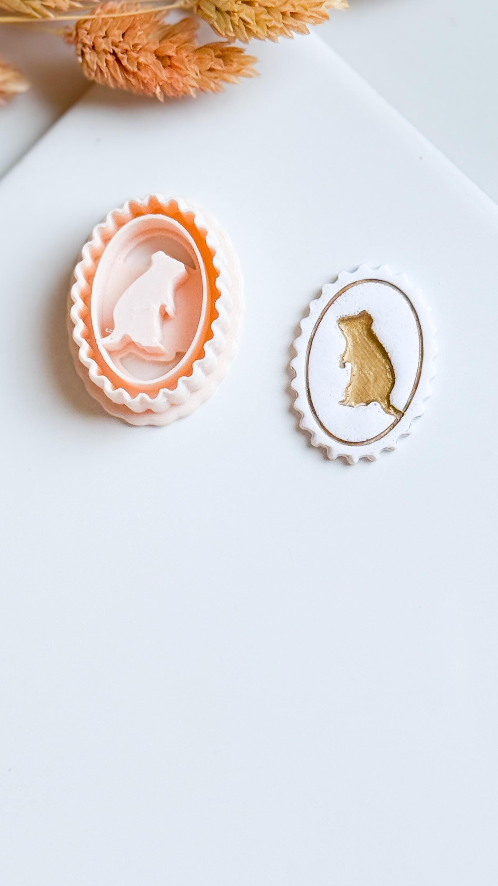 Mouse in Scalloped Oval Frame Cutter: Cottagecore Clay Mold