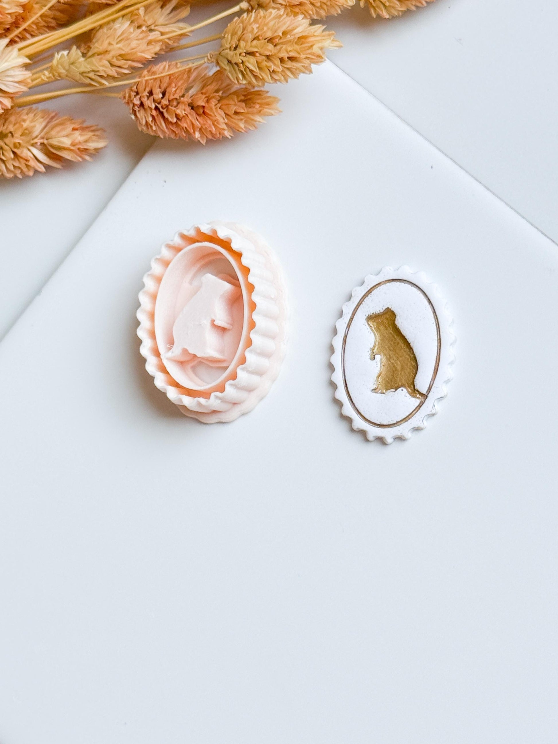 Mouse in Scalloped Oval Frame Cutter: Cottagecore Clay Mold