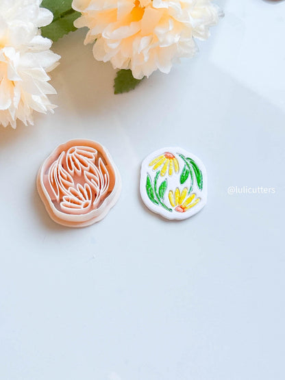 Daisy Flower Imprint Clay Cutter Round Floral Design with Detailed Paintable Lines