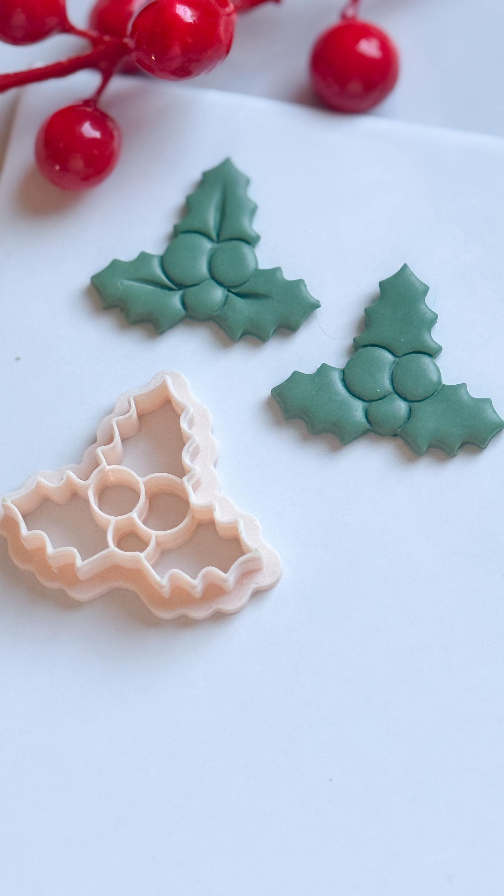 Holly Leaf Clay Cutter: Christmas Earring Design (25-51mm)