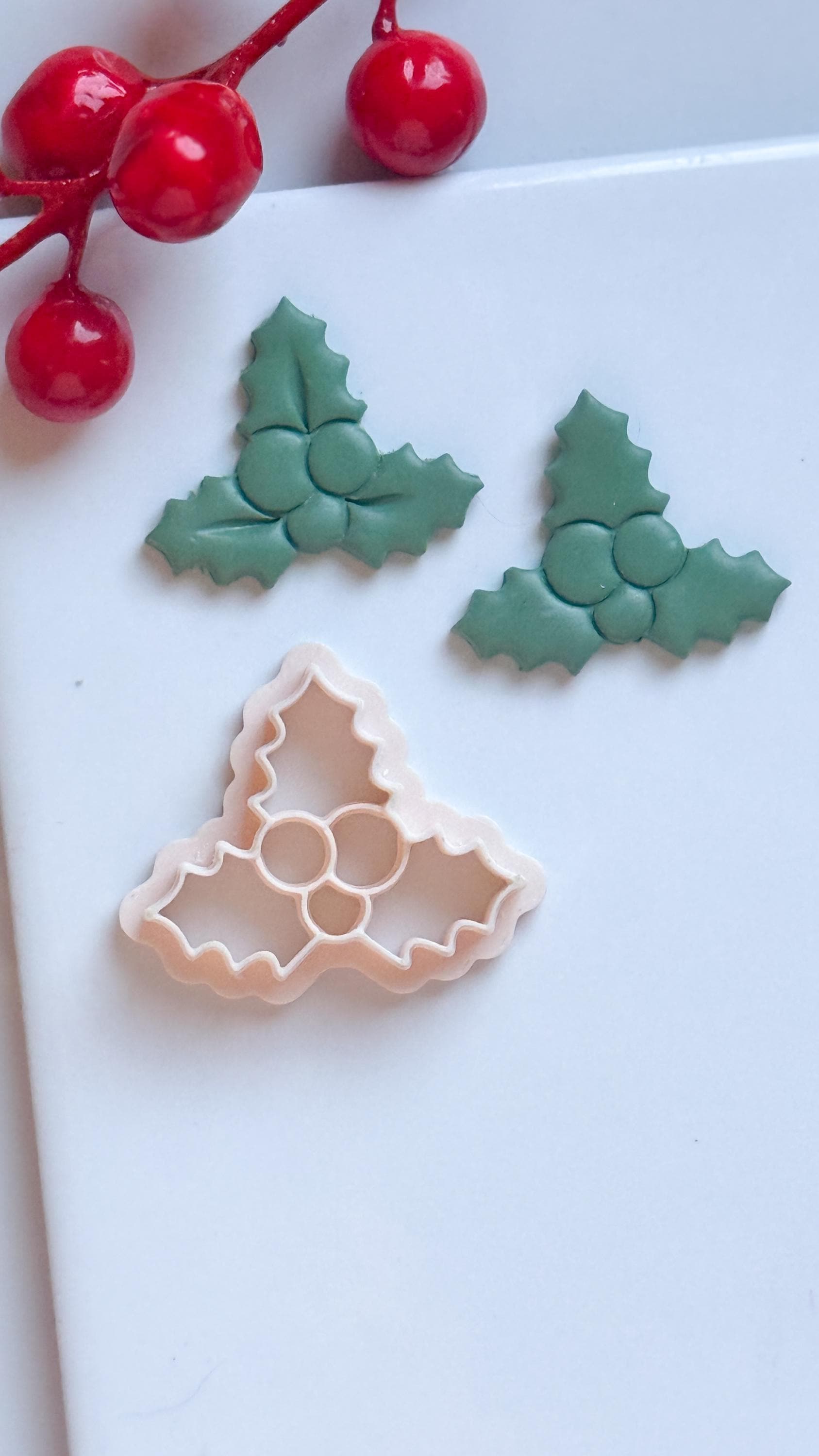 Holly Leaf Clay Cutter: Christmas Earring Design (25-51mm)