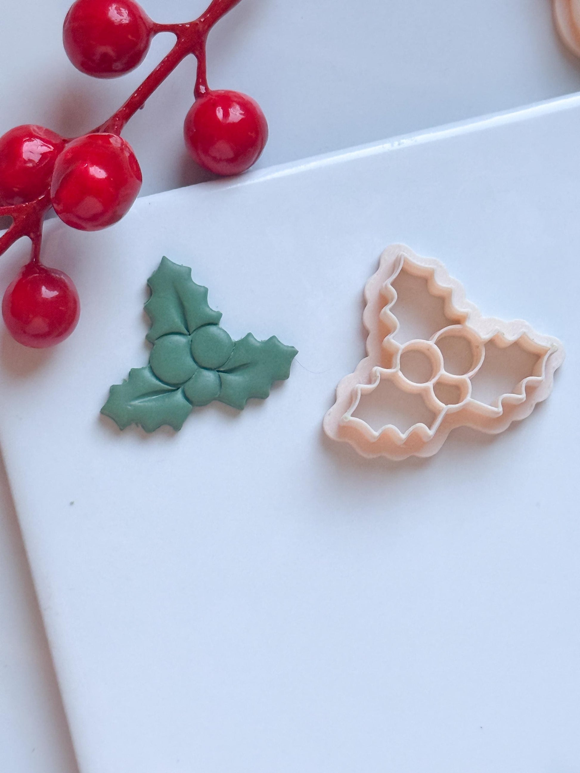 Holly Leaf Clay Cutter: Christmas Earring Design (25-51mm)