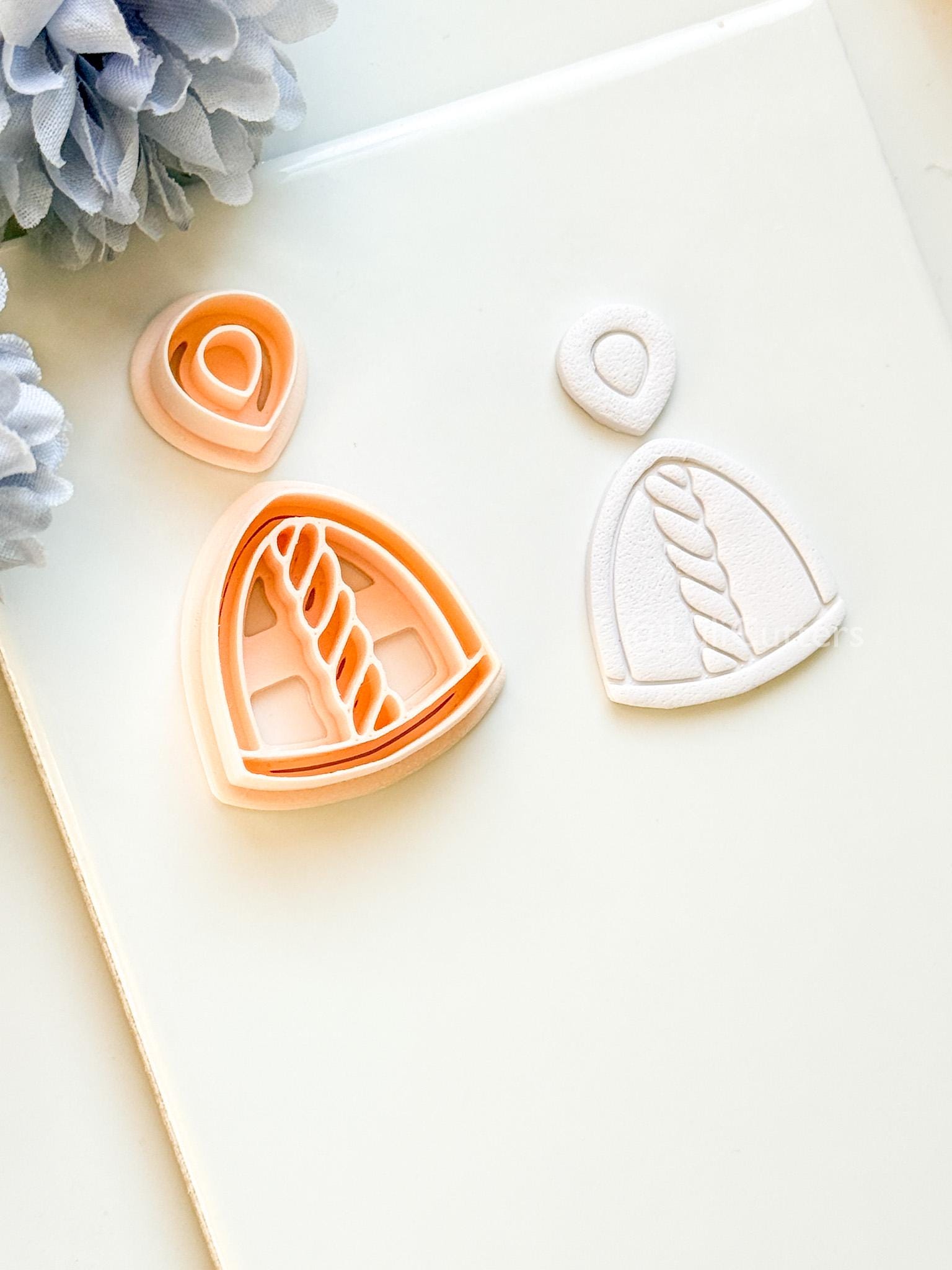 Loop Sol Polymer Clay Cutter: Twisted Arch Design for Earrings