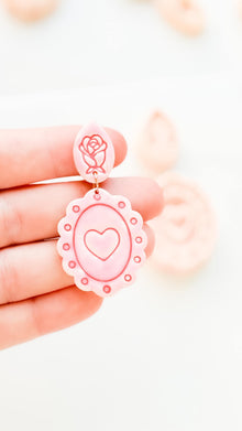 Sweetheart Cameo Clay Cutter: Scalloped Heart Frame Design