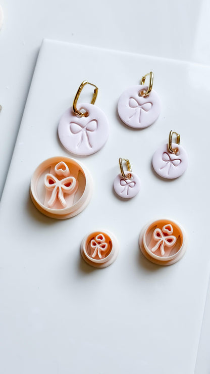 Charm Bowie Clay Cutter: Bow Heart Circle