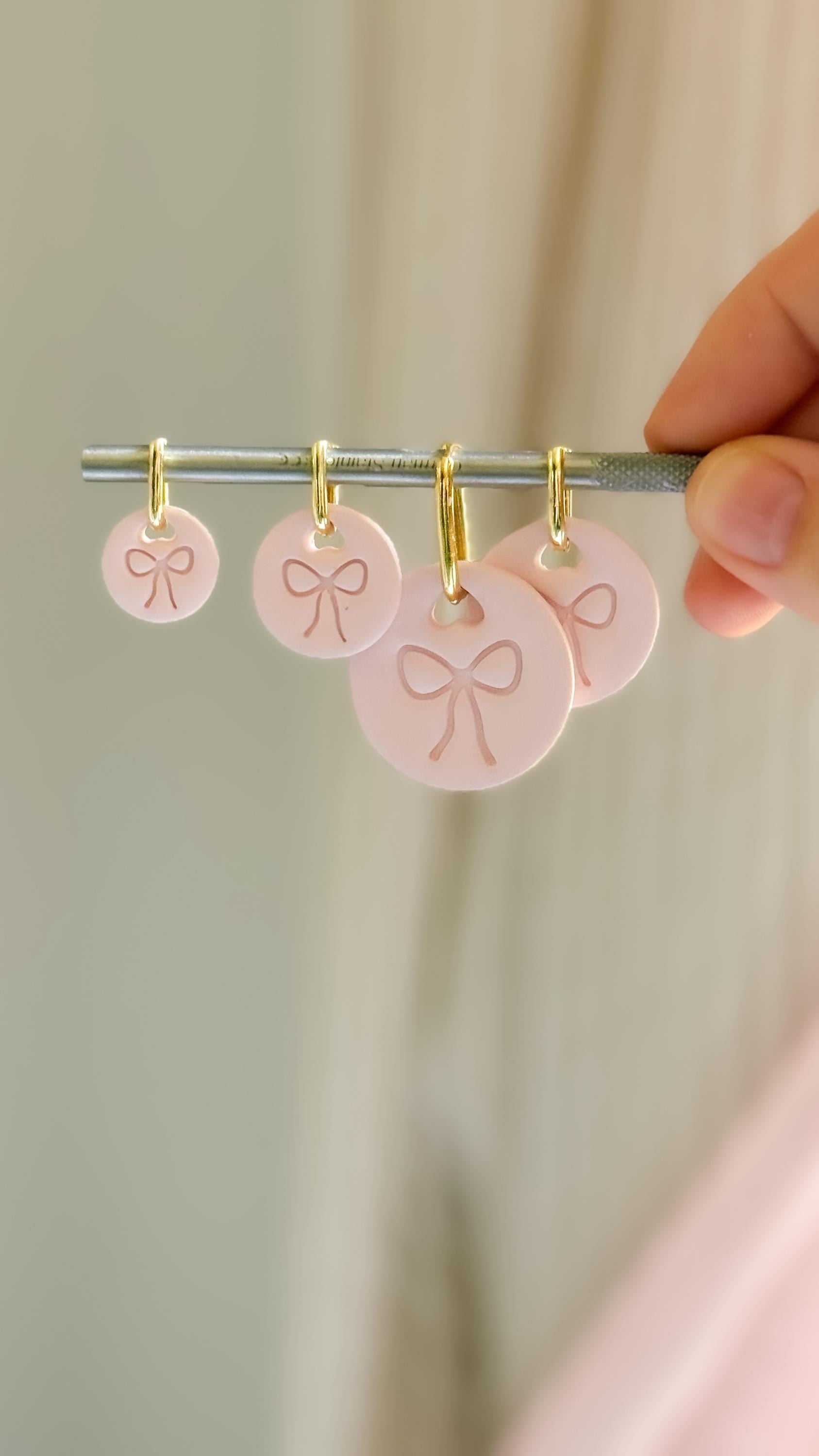 Charm Bowie Clay Cutter: Bow Heart Circle