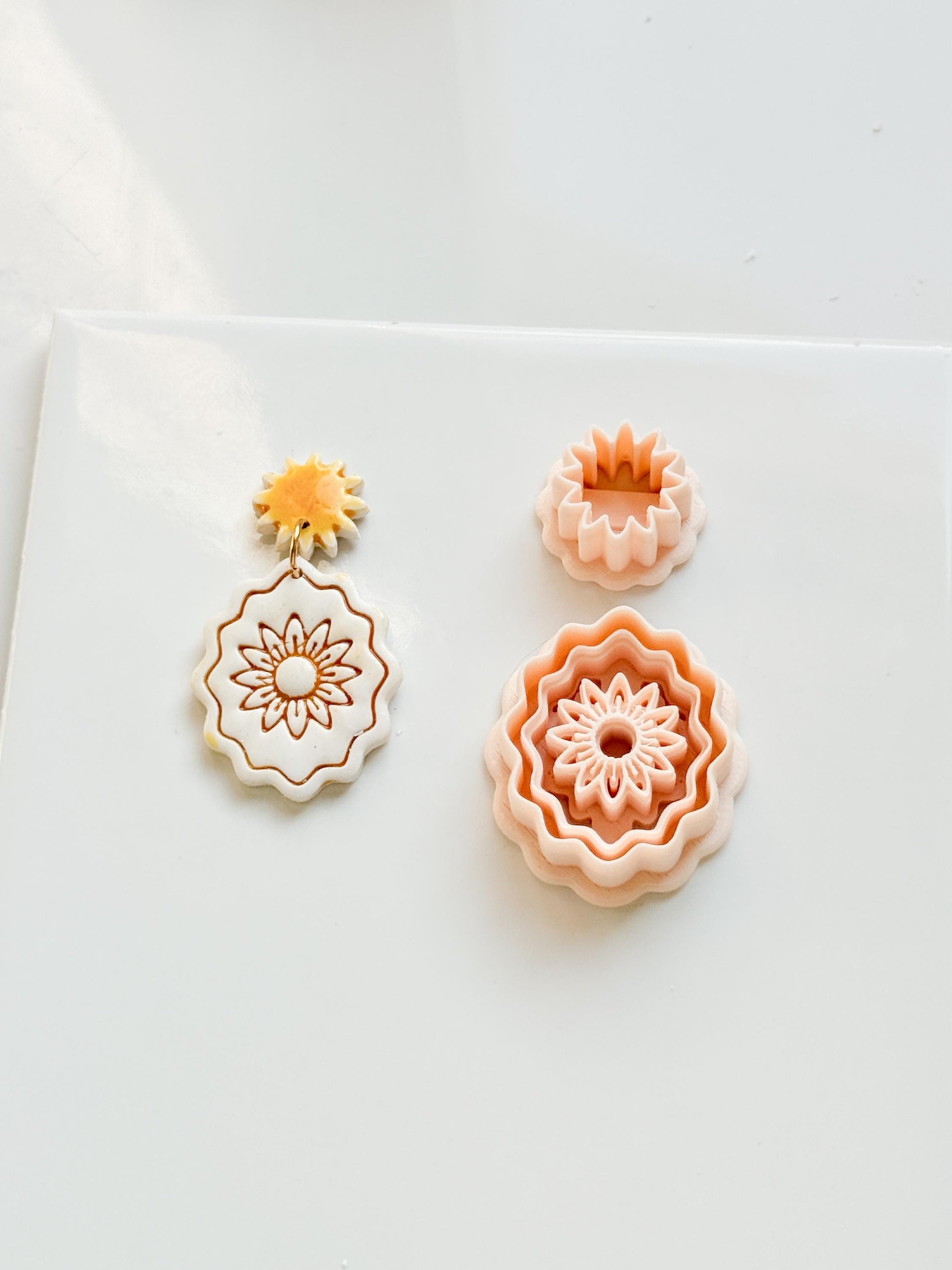 Daisy Crest Cutter Set: Scallop Flower Design for Polymer Clay