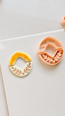 Laurel Arch Duo Clay Cutters: Classic Botanical Frame