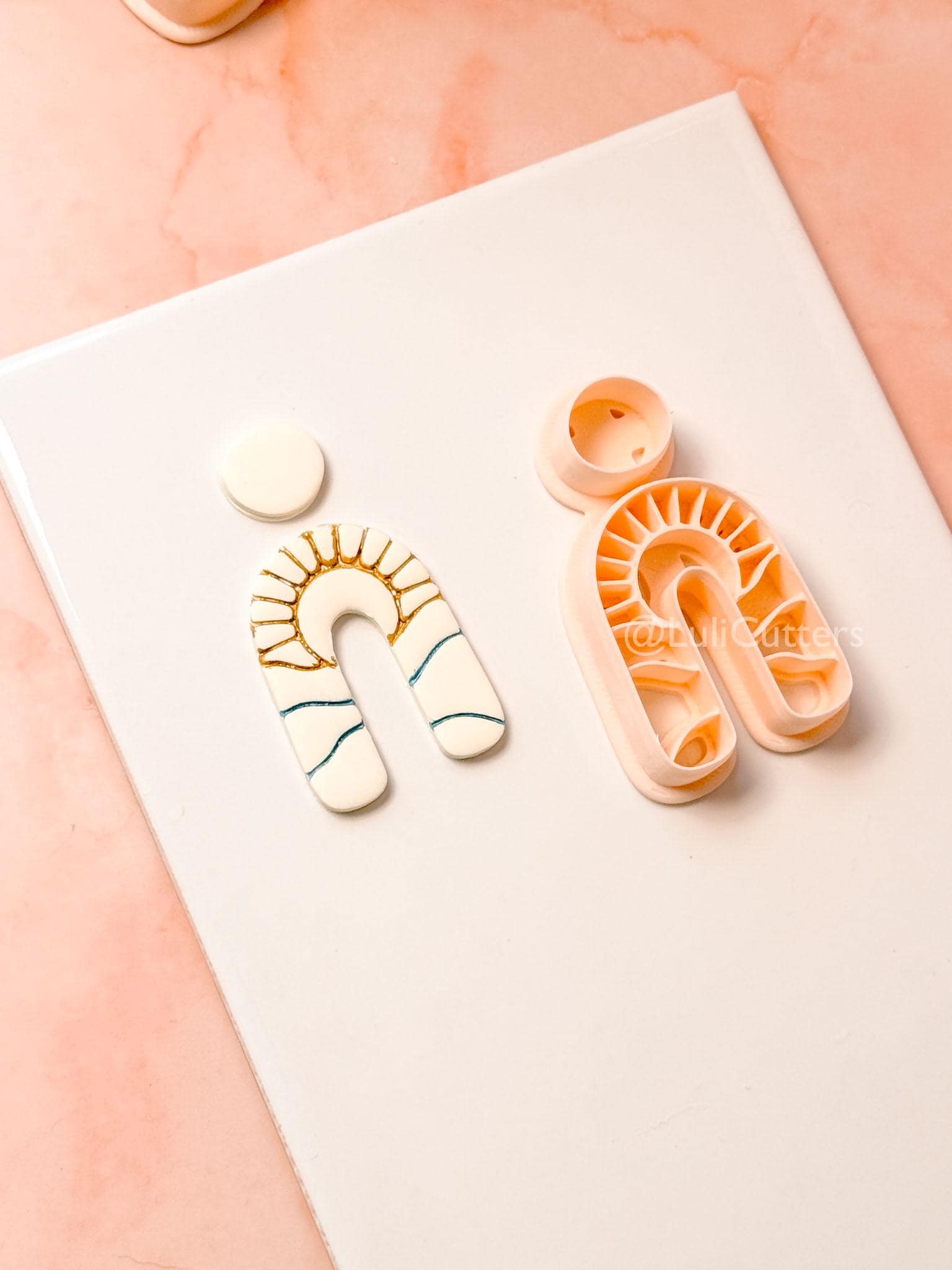 Sun Arch Clay Cutter: Radiant Sunrise Arch Design