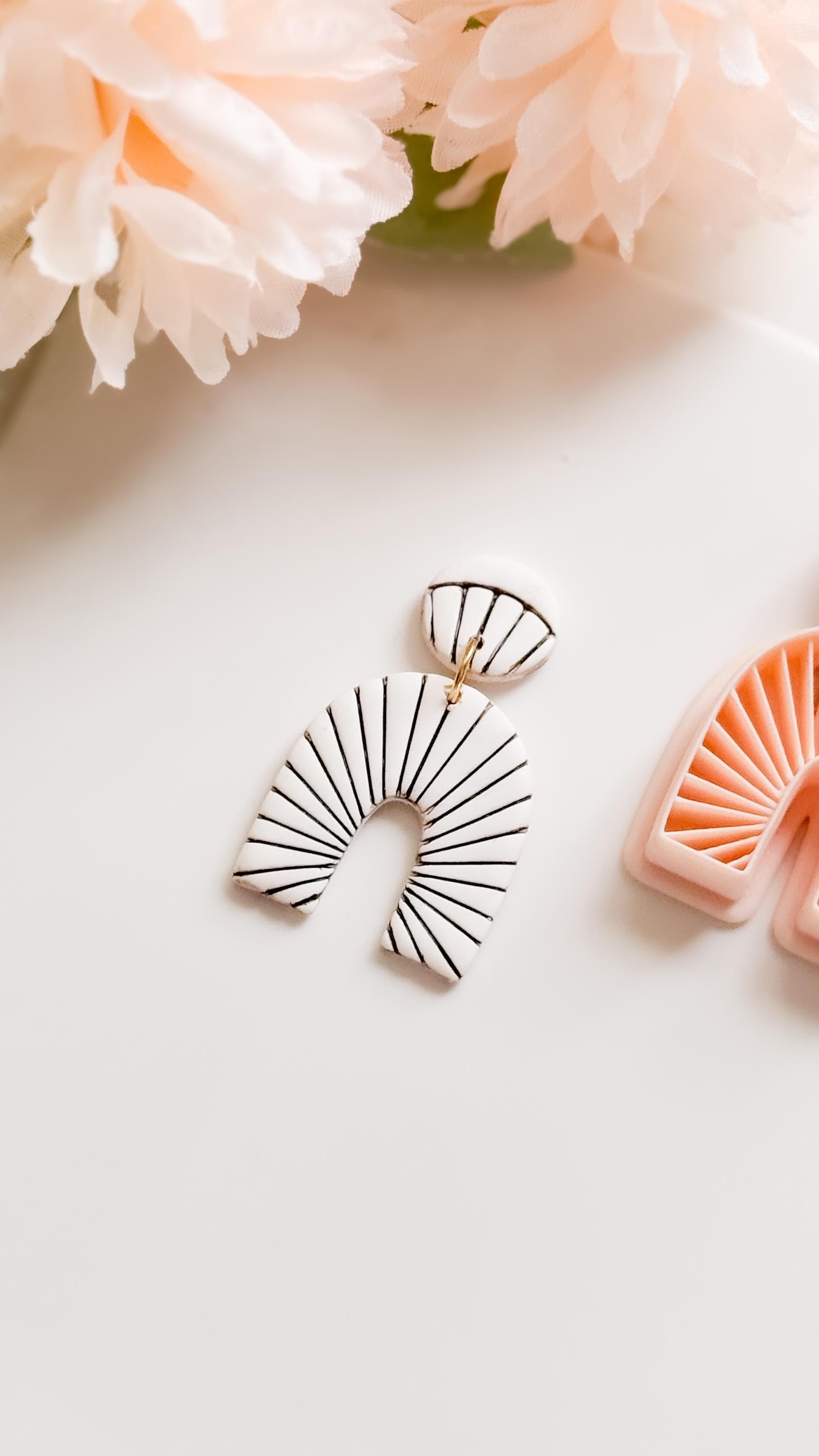 Noe Lines Polymer Clay Cutter: Geometric Arched Stripe Embosser