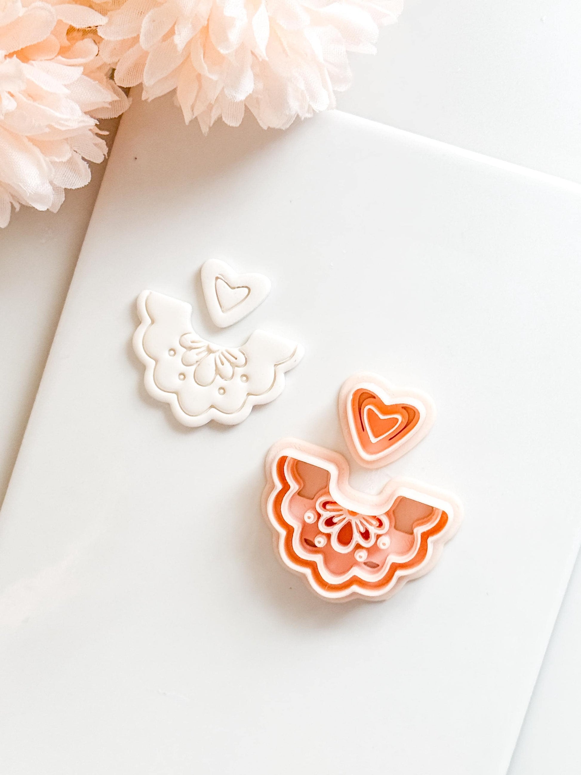 Una Frill Polymer Clay Cutter: Scalloped Edge Arch Embosser