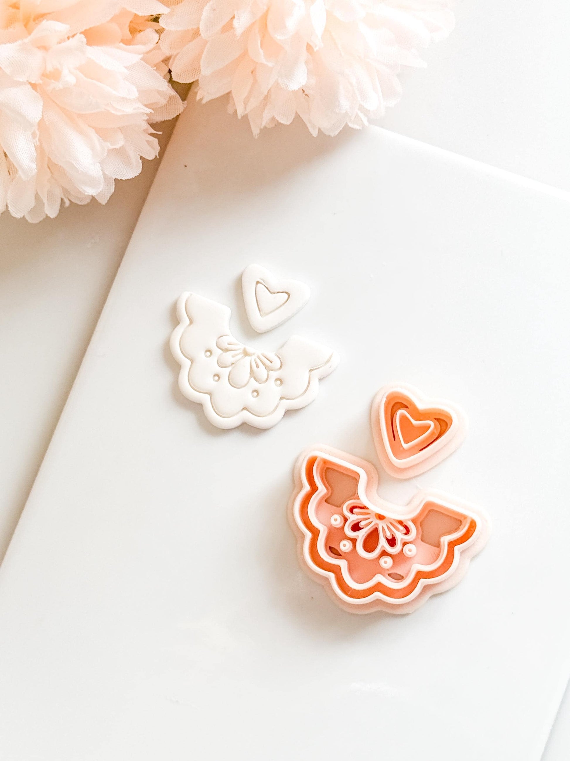 Una Frill Polymer Clay Cutter: Scalloped Edge Arch Embosser