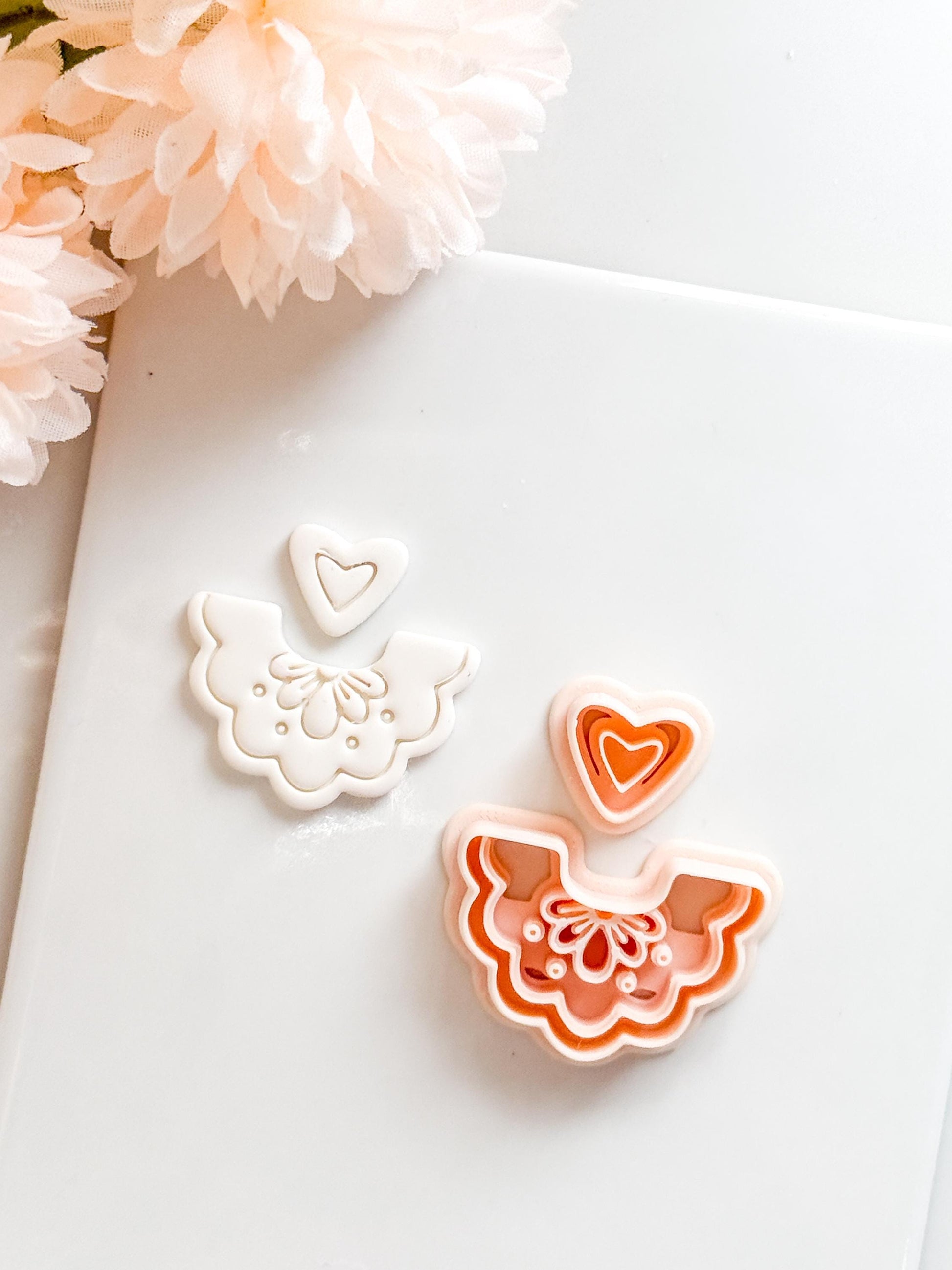 Una Frill Polymer Clay Cutter: Scalloped Edge Arch Embosser