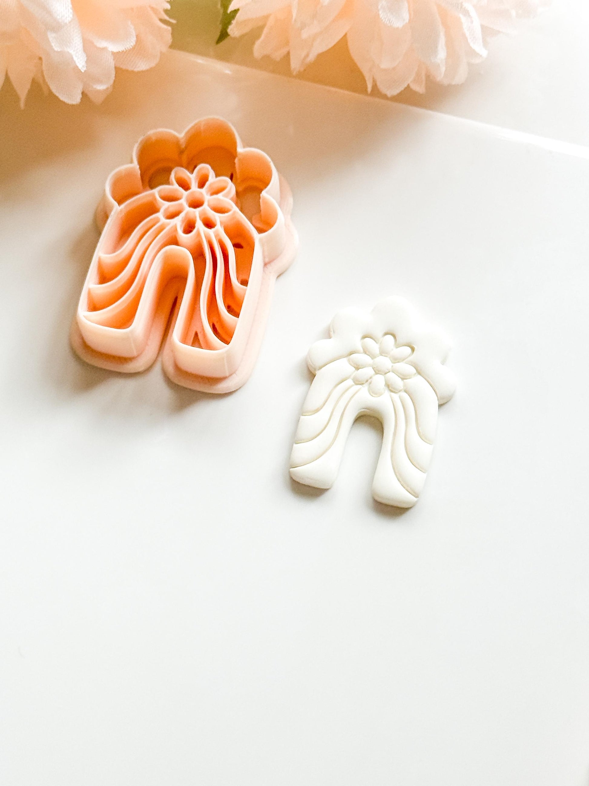 Curve Lila Clay Cutter: Wavy Arch Floral Design for Polymer Clay Jewelry