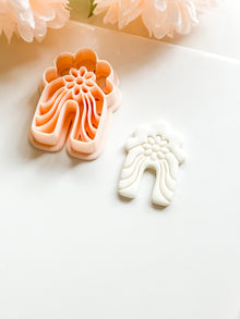 Curve Lila Clay Cutter: Wavy Arch Floral Design for Polymer Clay Jewelry