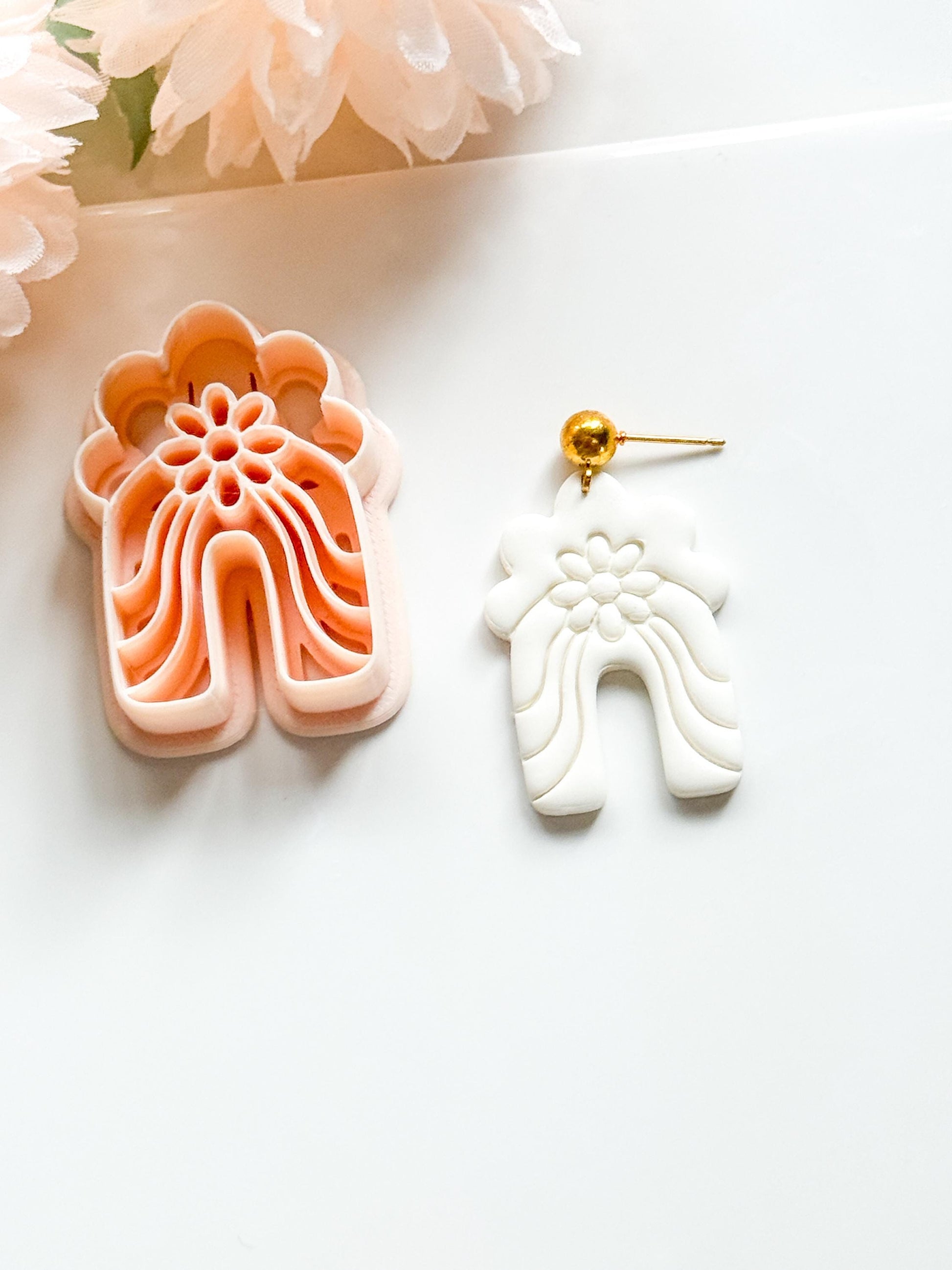 Curve Lila Clay Cutter: Wavy Arch Floral Design for Polymer Clay Jewelry