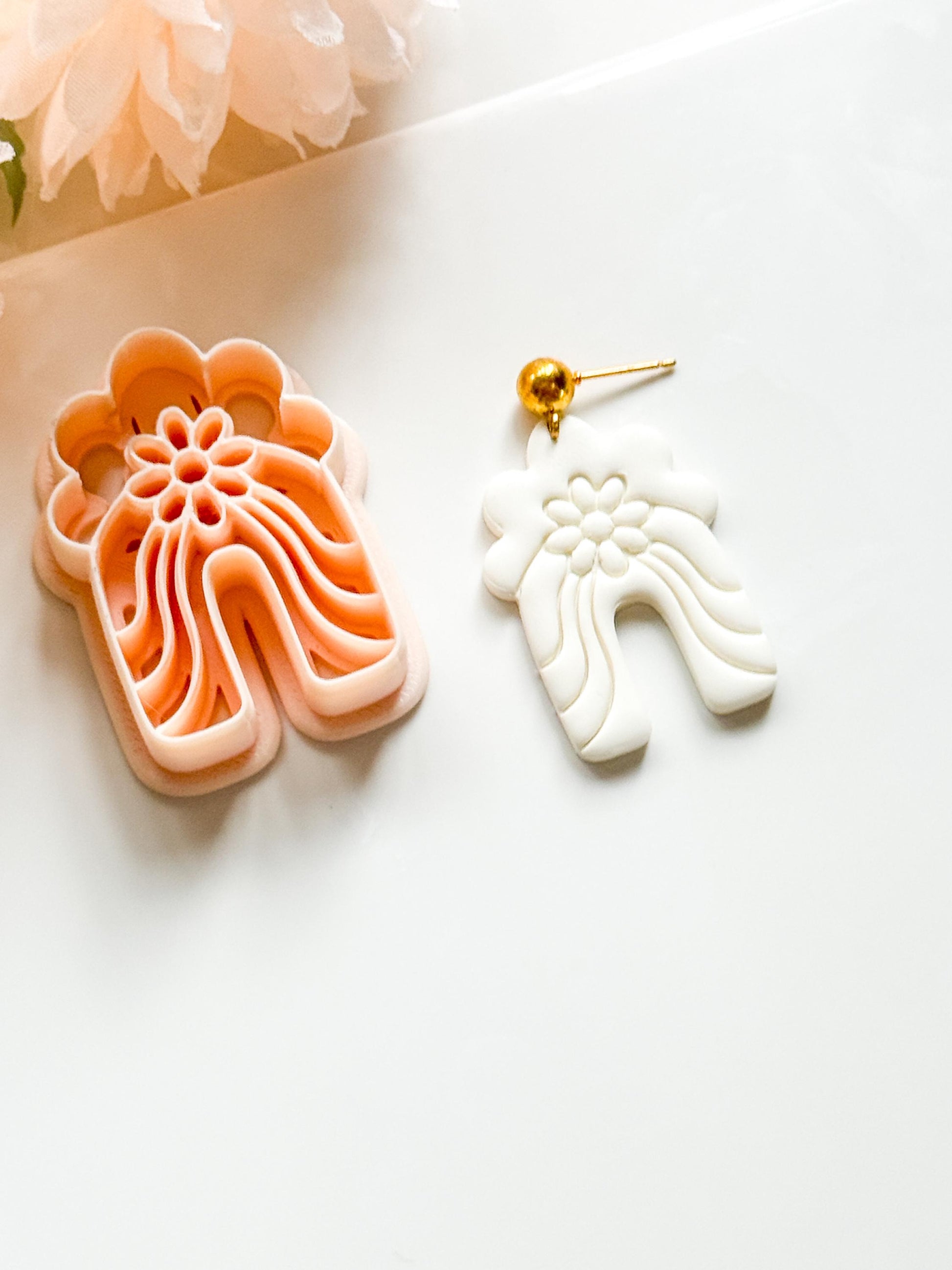 Curve Lila Clay Cutter: Wavy Arch Floral Design for Polymer Clay Jewelry