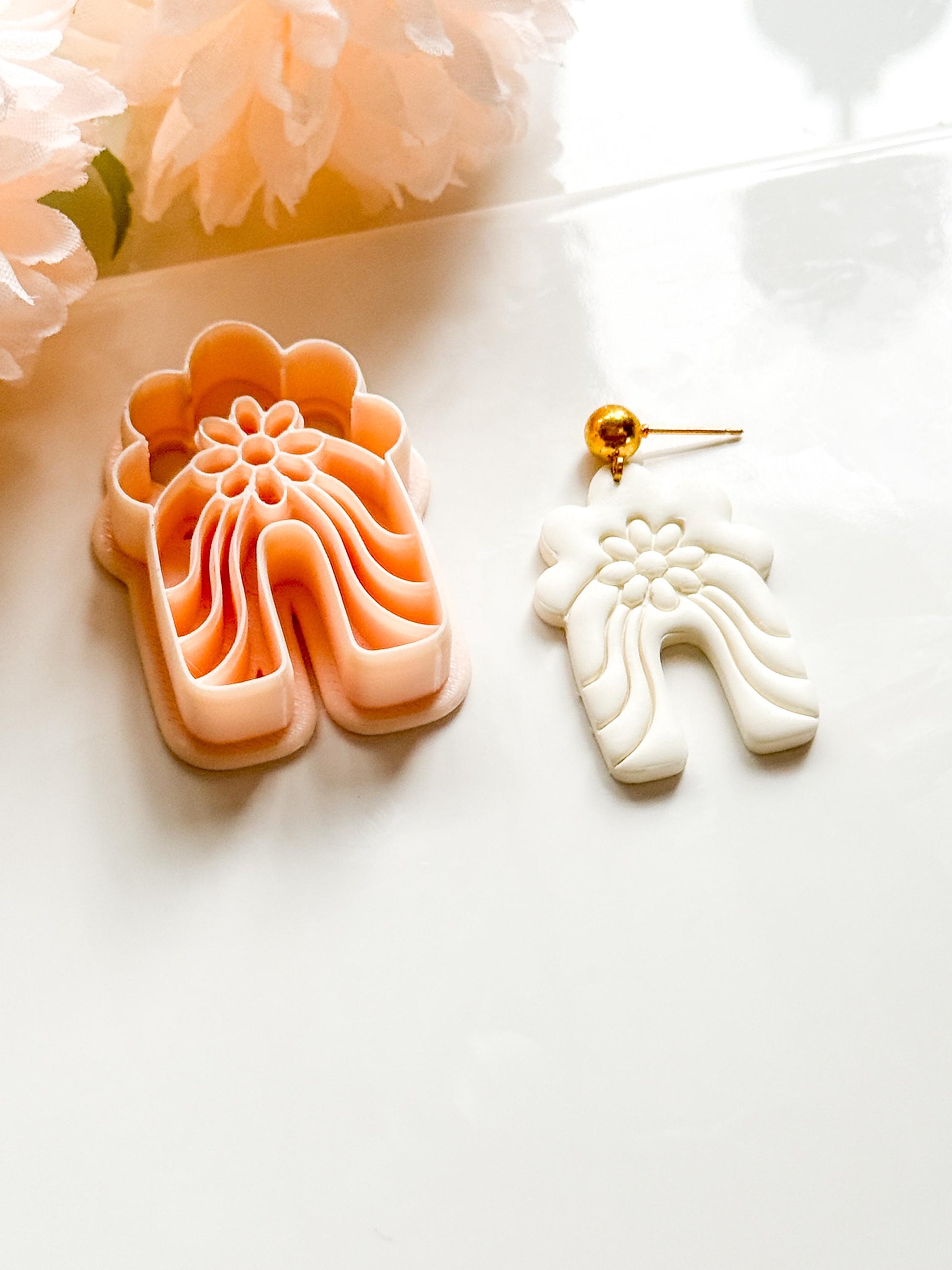 Curve Lila Clay Cutter: Wavy Arch Floral Design for Polymer Clay Jewelry