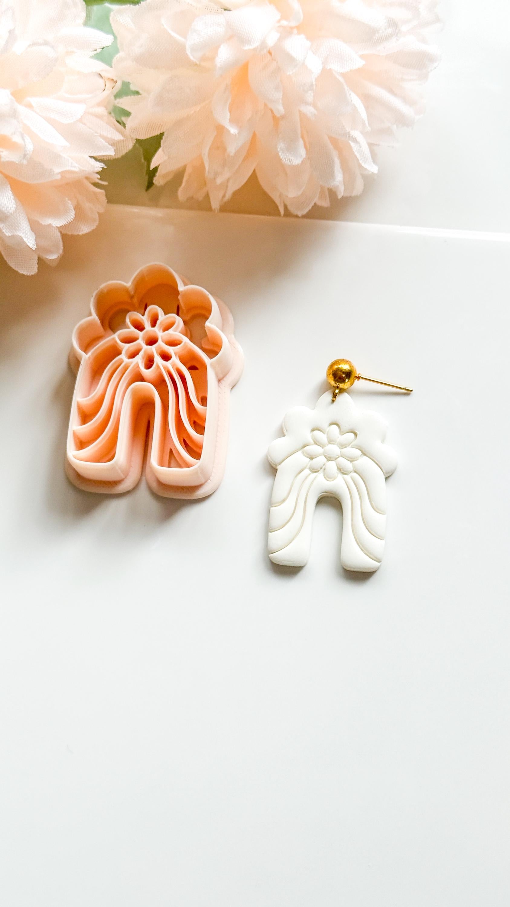 Curve Lila Clay Cutter: Wavy Arch Floral Design for Polymer Clay Jewelry