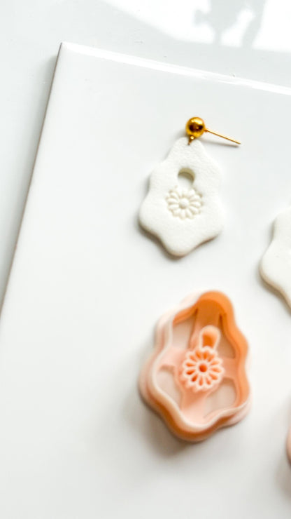 Pebble Koa Polymer Clay Cutter: Organic Shape Embossing Flower Jewelry Tool