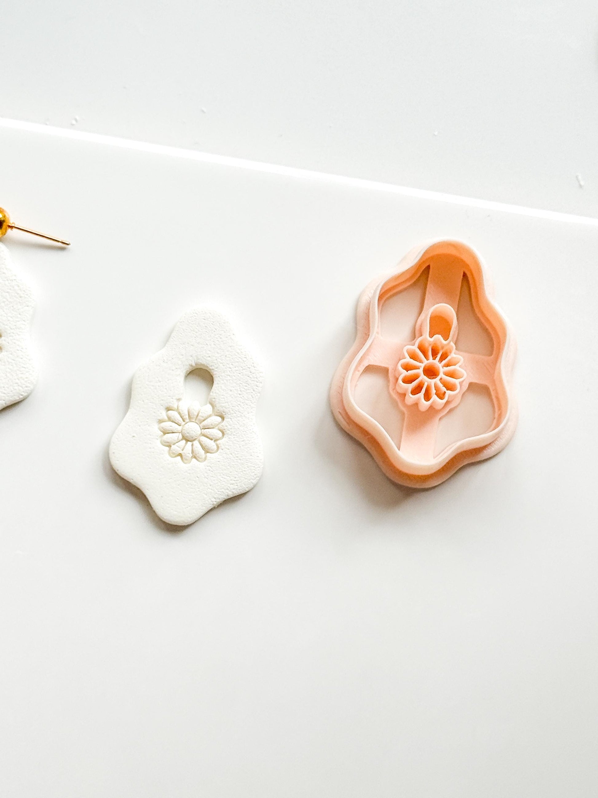 Pebble Koa Polymer Clay Cutter: Organic Shape Embossing Flower Jewelry Tool