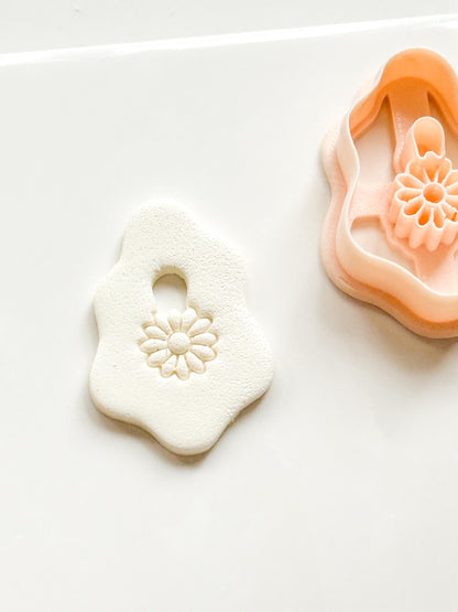 Pebble Koa Polymer Clay Cutter: Organic Shape Embossing Flower Jewelry Tool