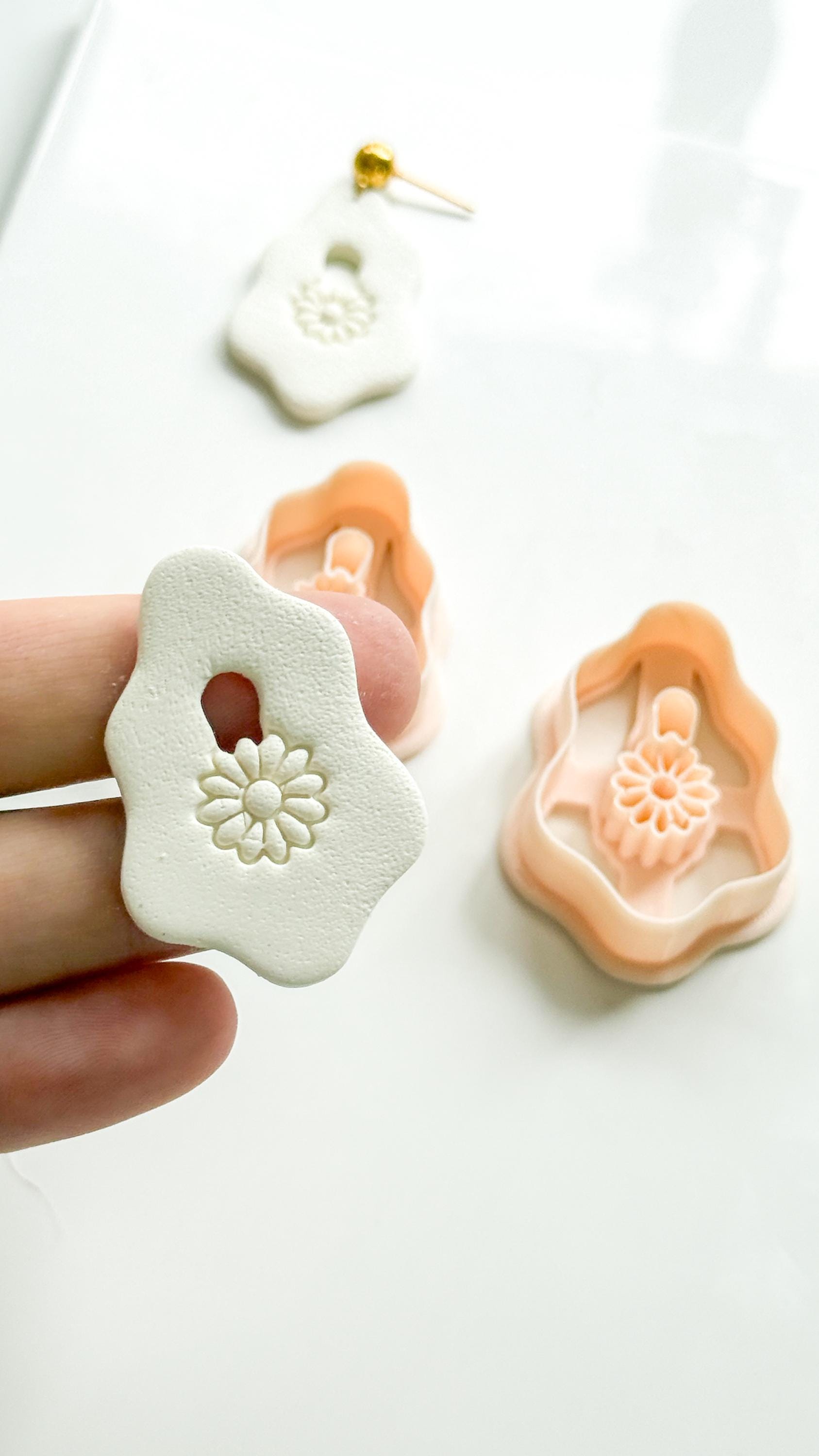 Pebble Koa Polymer Clay Cutter: Organic Shape Embossing Flower Jewelry Tool