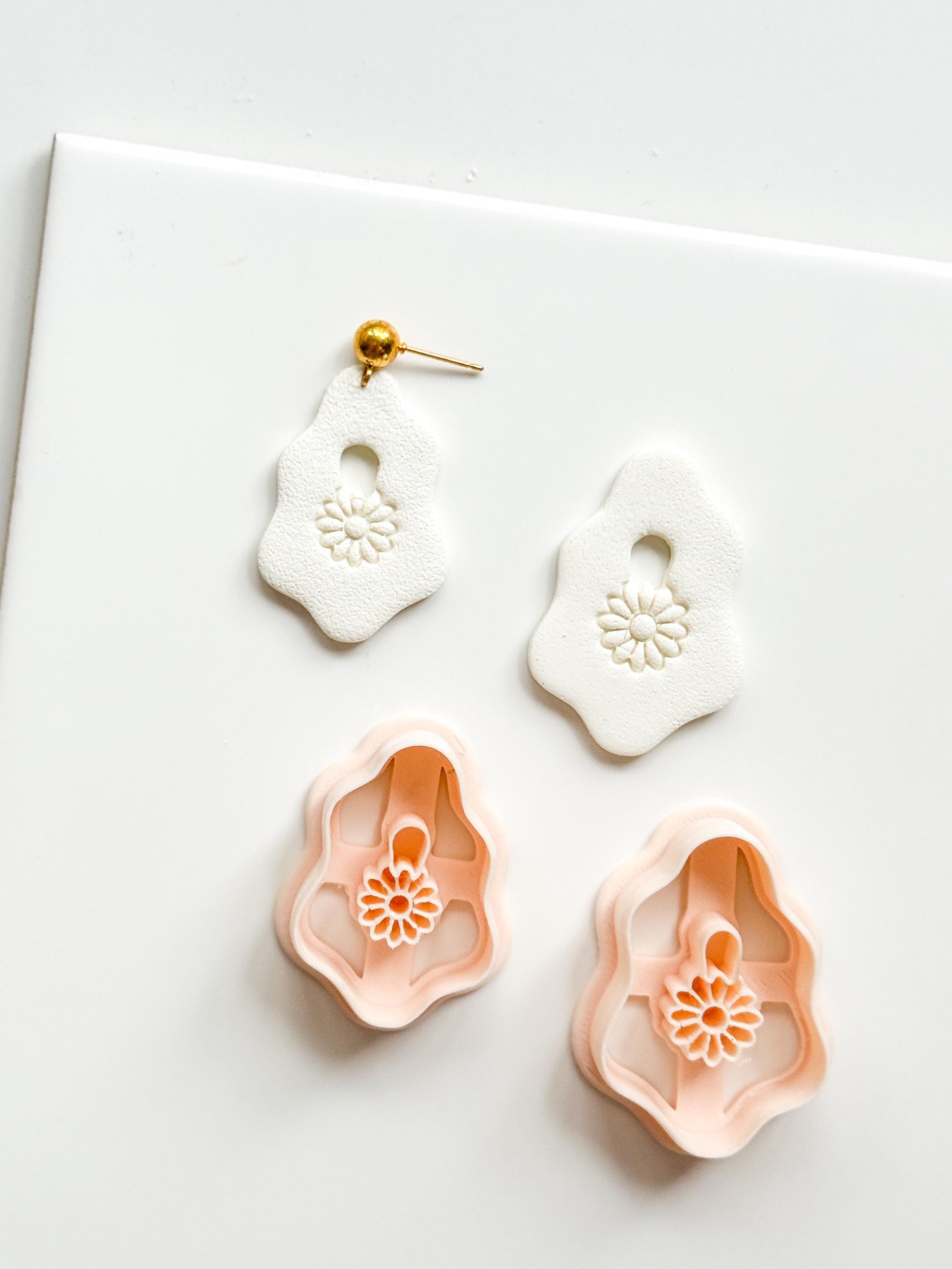 Pebble Koa Polymer Clay Cutter: Organic Shape Embossing Flower Jewelry Tool