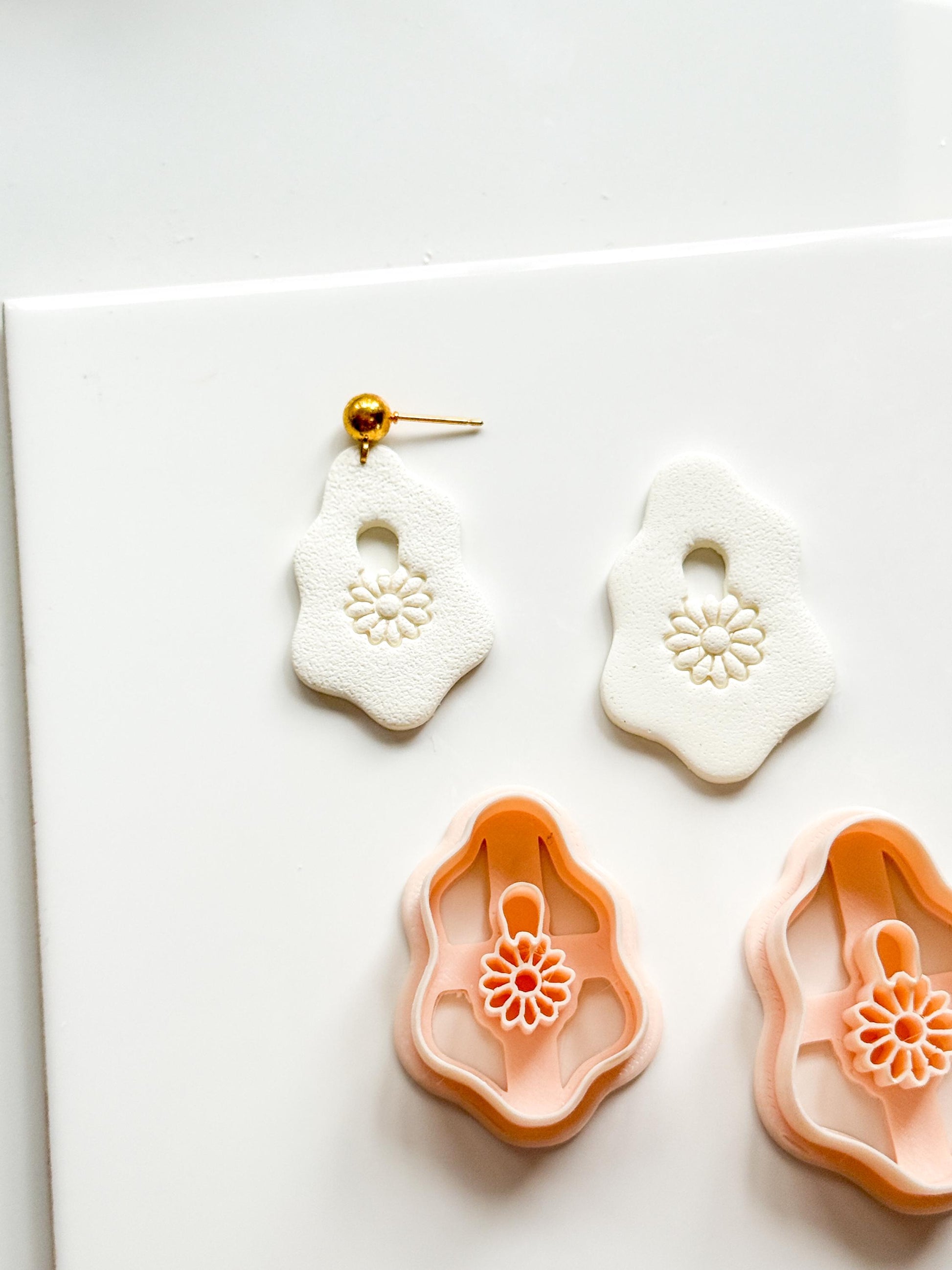 Pebble Koa Polymer Clay Cutter: Organic Shape Embossing Flower Jewelry Tool