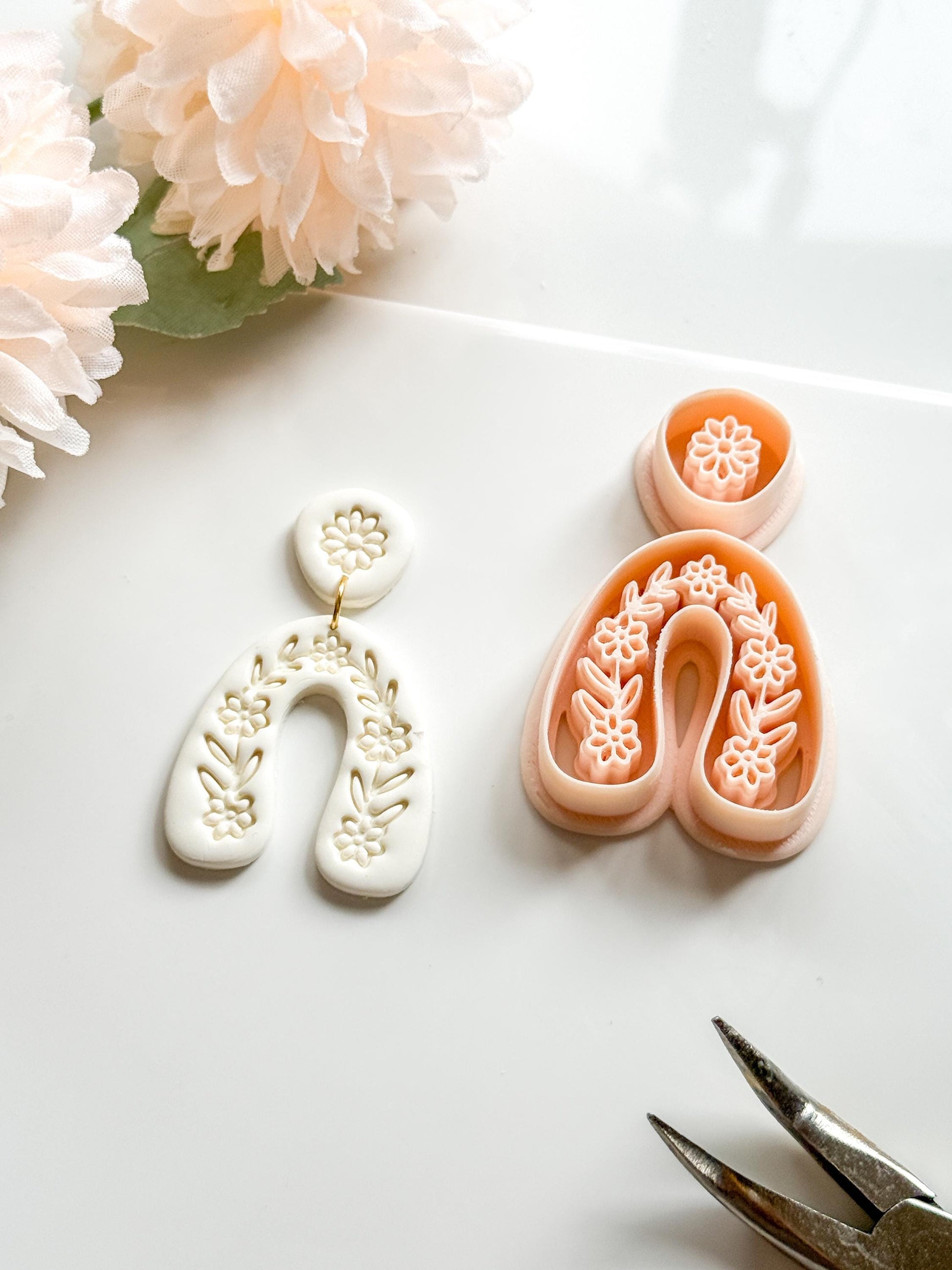 Wreath Mira Polymer Clay Cutter: Embossing Flower Wreath Jewelry Making Tool