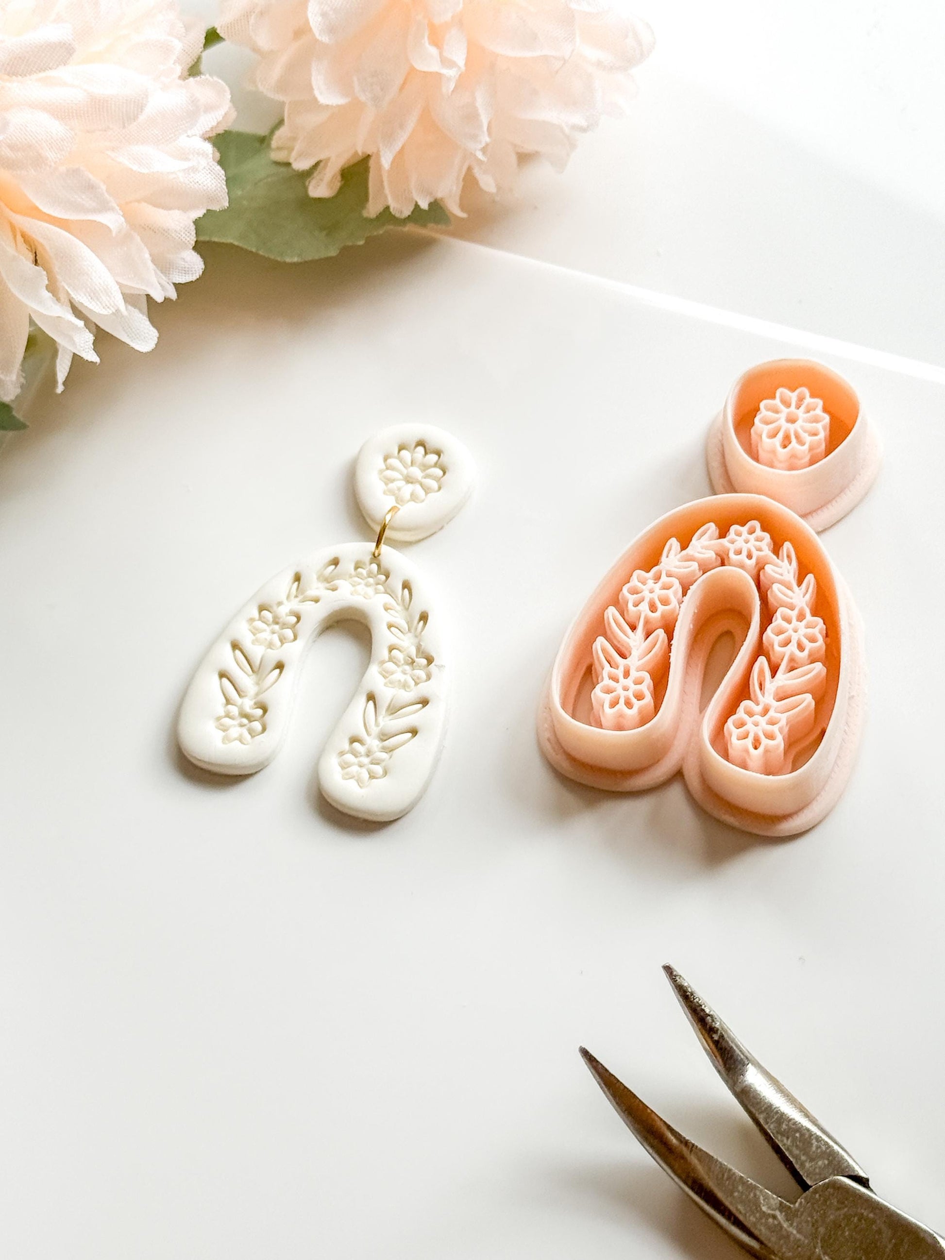 Wreath Mira Polymer Clay Cutter: Embossing Flower Wreath Jewelry Making Tool