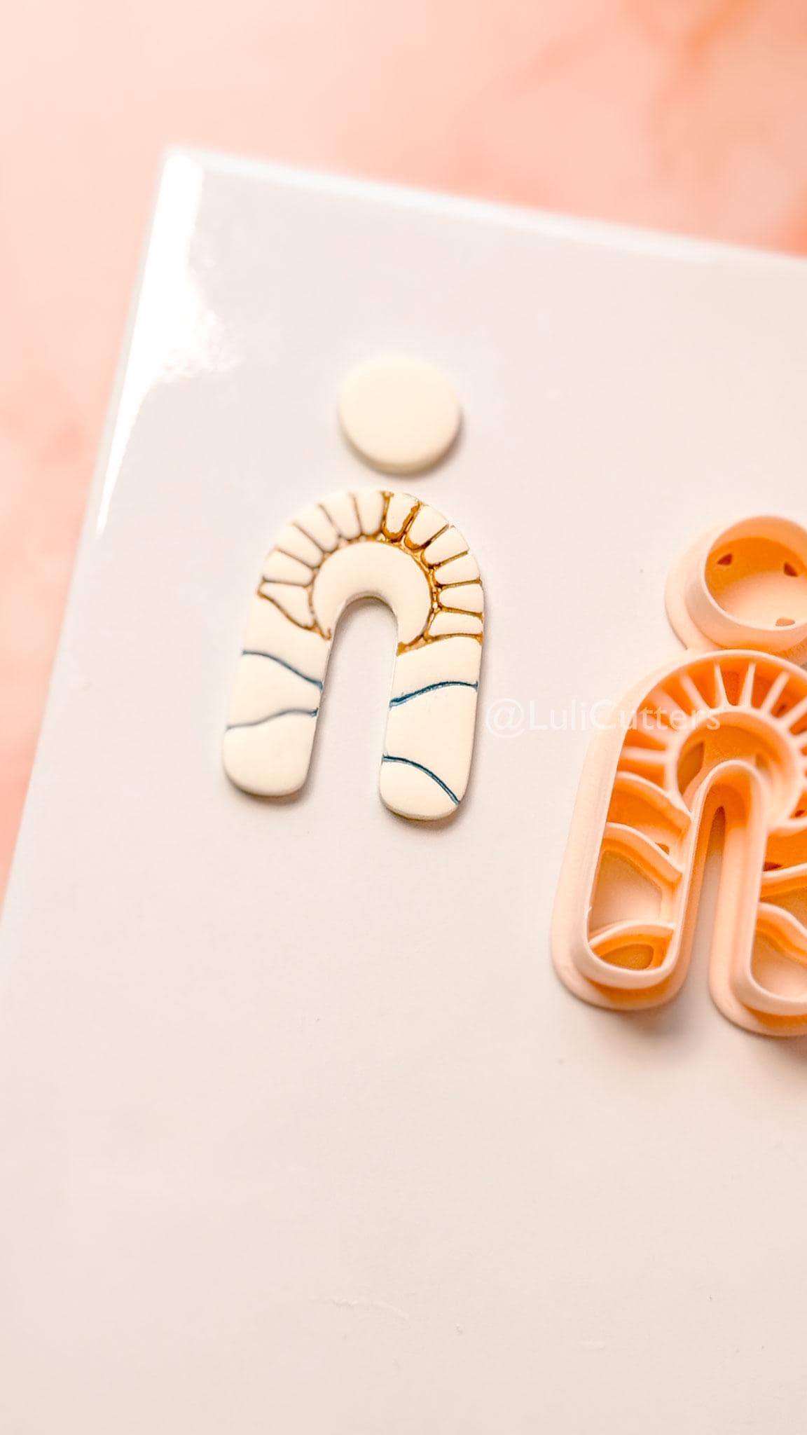 Sun Arch Clay Cutter: Radiant Sunrise Arch Design