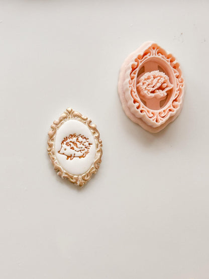 Nilo Hedgehog Oval Frame Cutter: Embossed Ornate Filigree