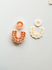 Ava Linden Clay Cutter: Floral Arch & Round Shapes