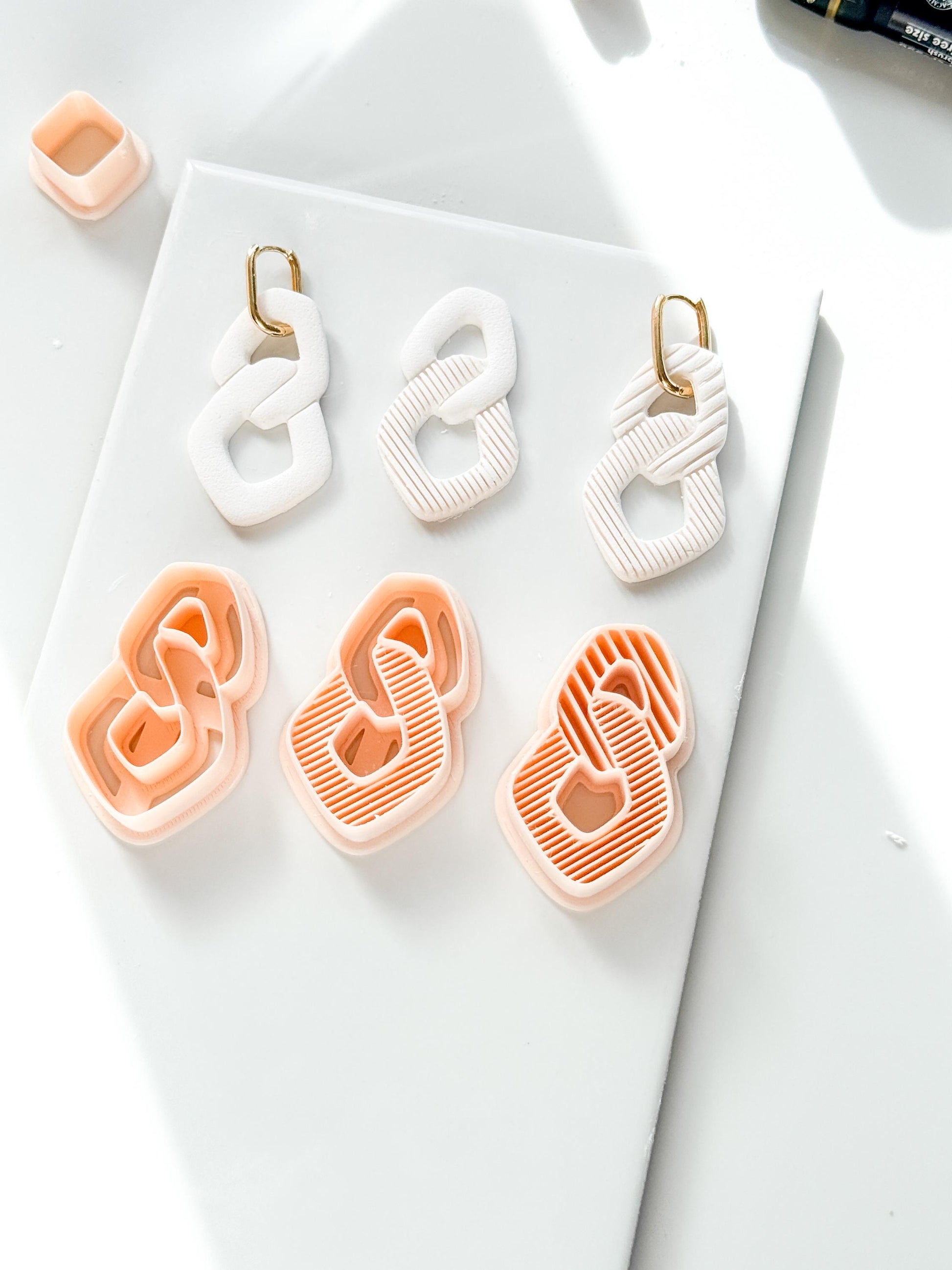 Soft Chain Clay Cutter: Linked Abstract Shape Design