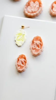 Zizi Lemon Frame Cutter: Scalloped Oval Citrus Shape for Polymer Clay