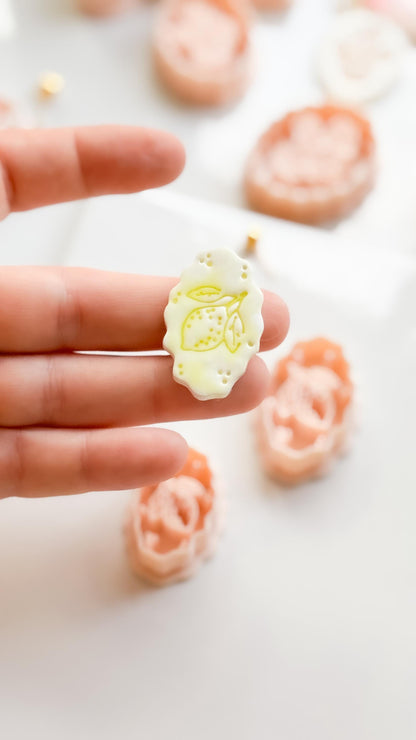 Zizi Lemon Frame Cutter: Scalloped Oval Citrus Shape for Polymer Clay