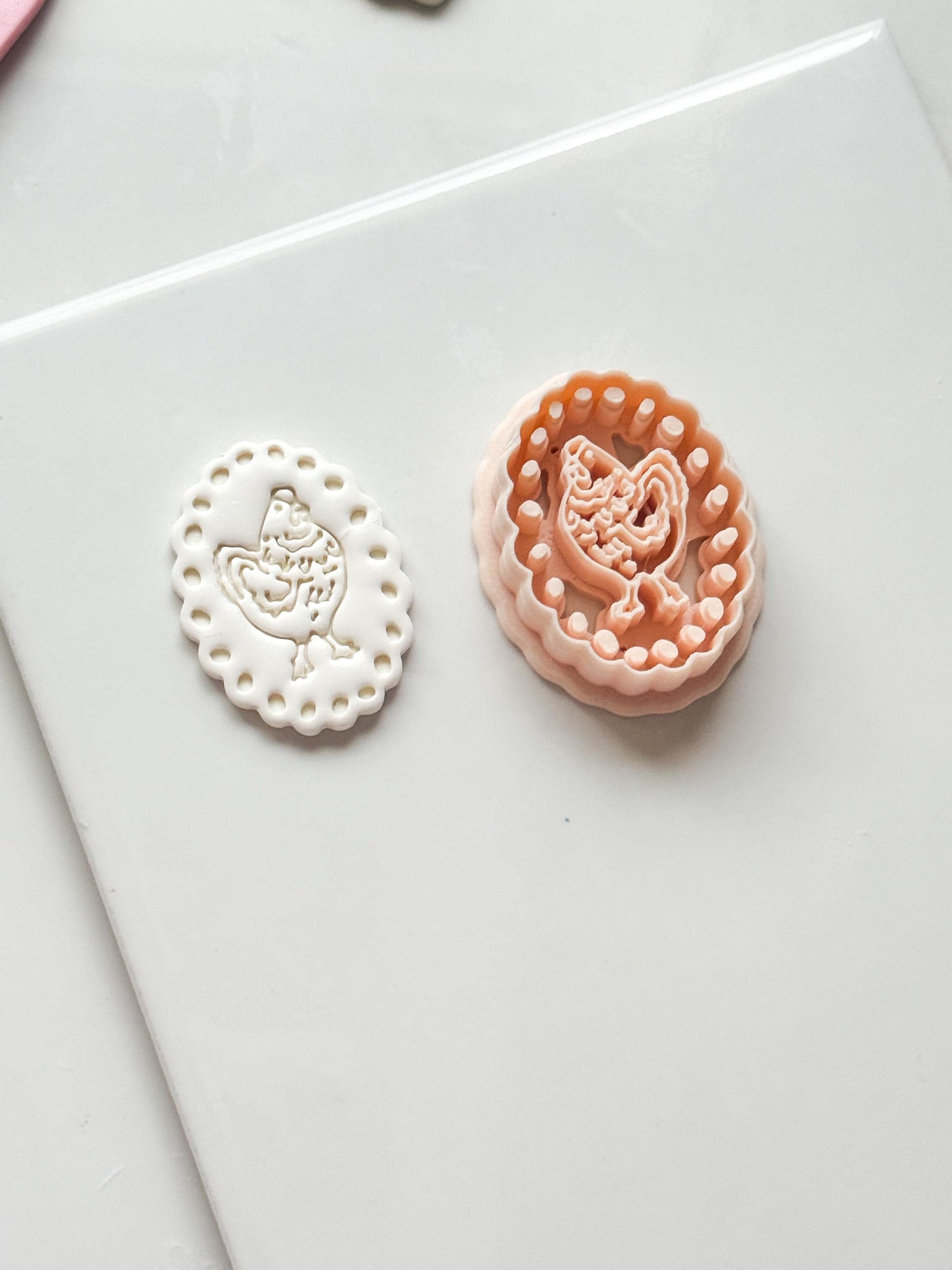 Pina Hen Cutter: Scalloped Oval Chicken Frame for Polymer Clay