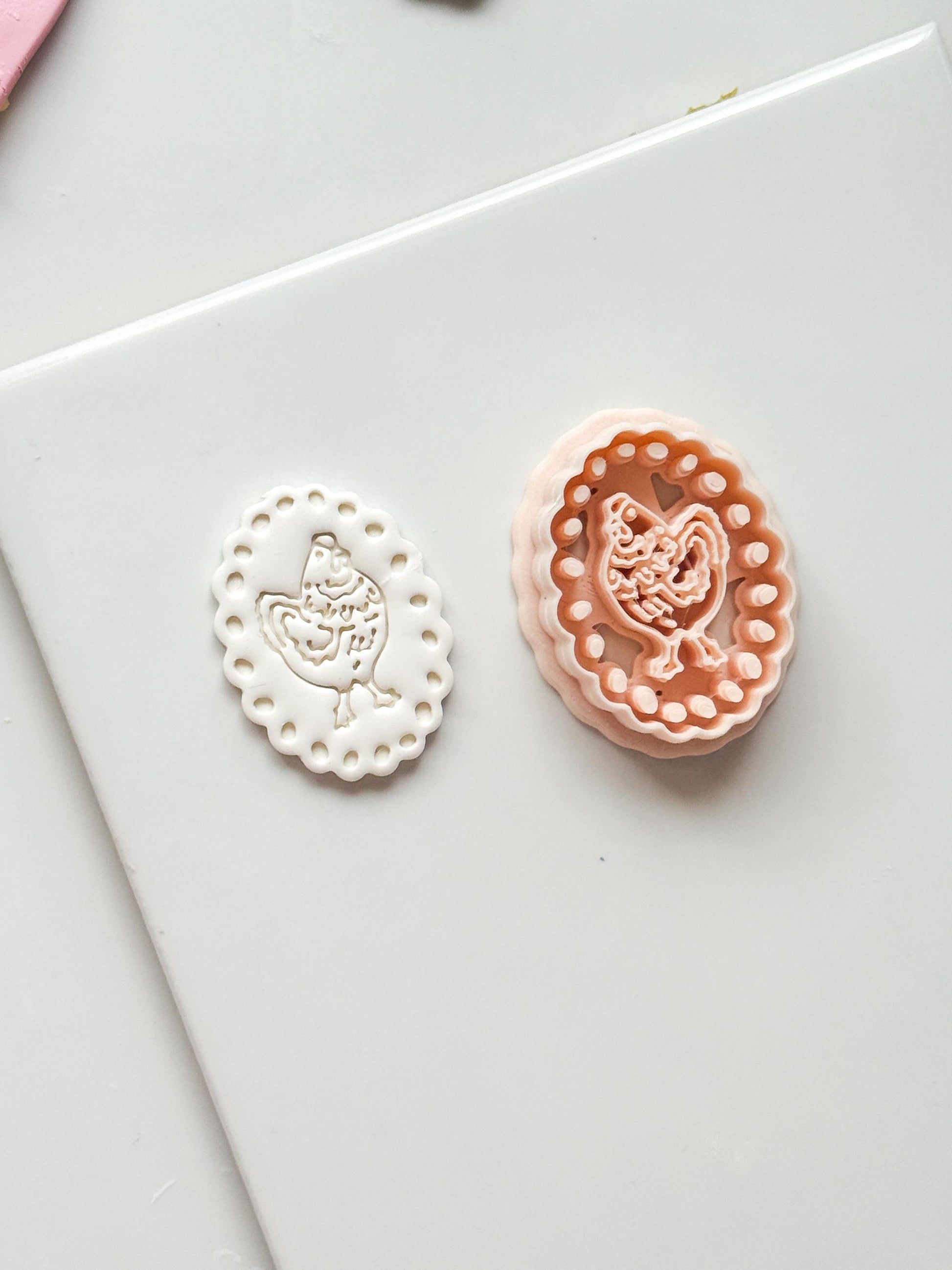 Pina Hen Cutter: Scalloped Oval Chicken Frame for Polymer Clay