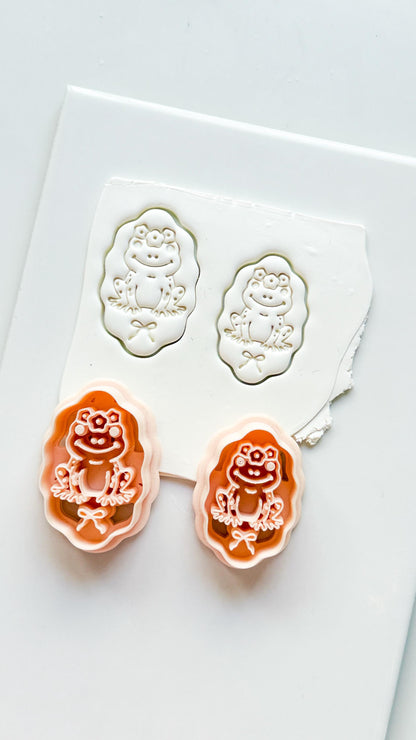 Tavi Floral Frog Clay Cutter: Scalloped Oval Frame for Polymer Clay