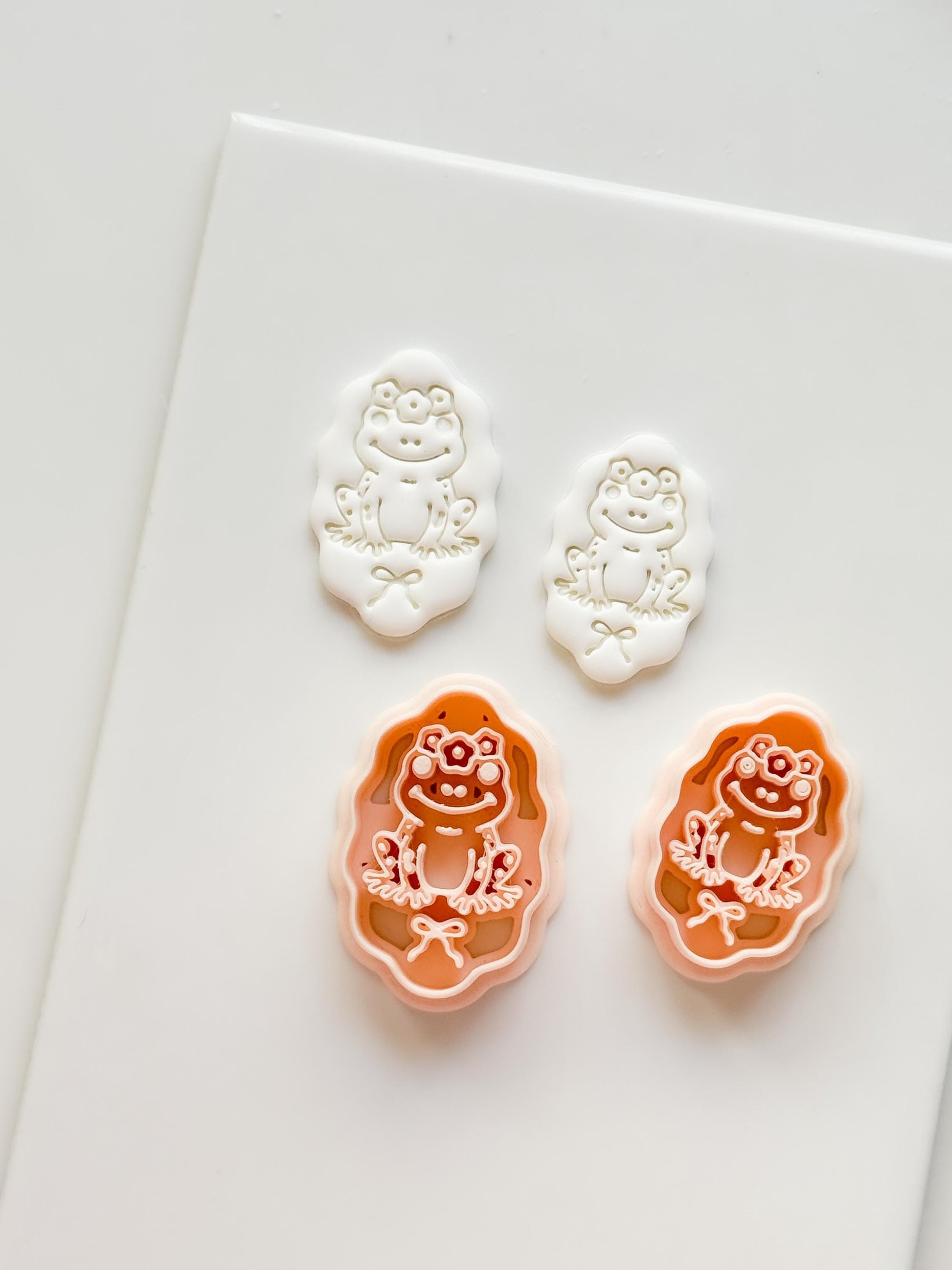 Tavi Floral Frog Clay Cutter: Scalloped Oval Frame for Polymer Clay