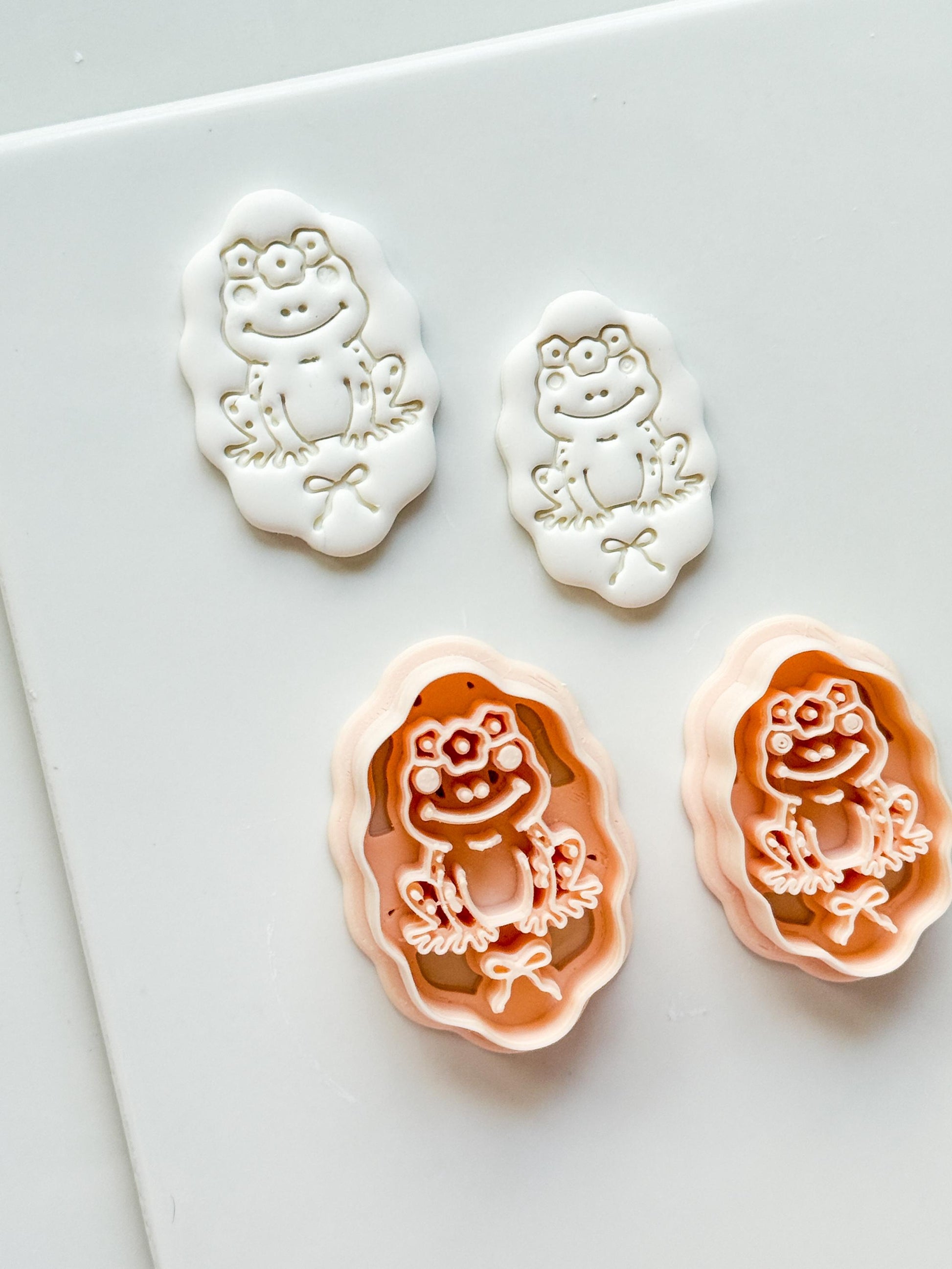 Tavi Floral Frog Clay Cutter: Scalloped Oval Frame for Polymer Clay