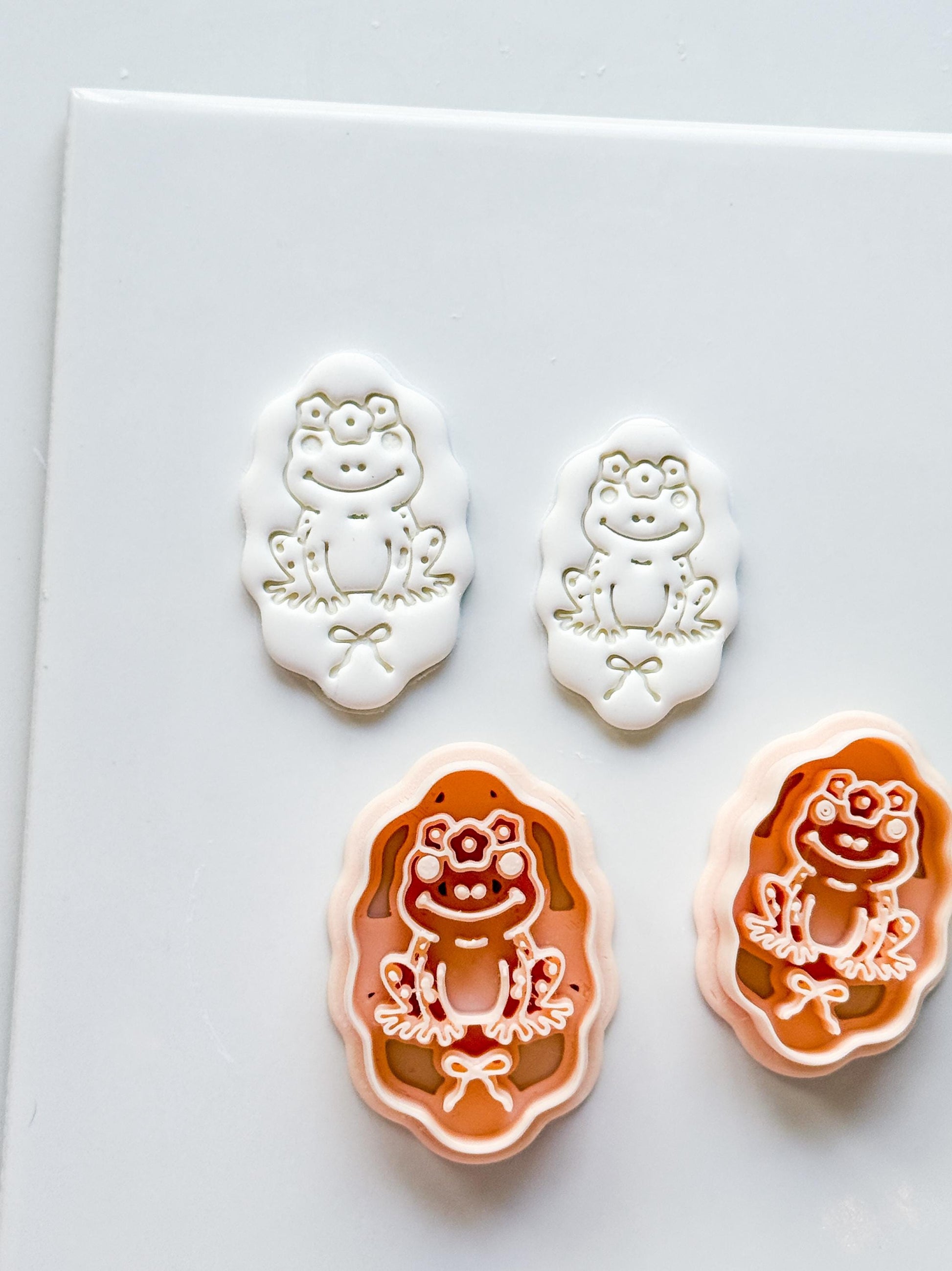 Tavi Floral Frog Clay Cutter: Scalloped Oval Frame for Polymer Clay
