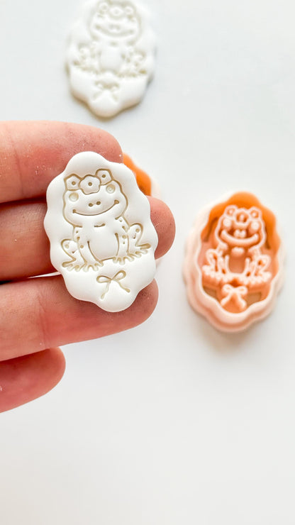 Tavi Floral Frog Clay Cutter: Scalloped Oval Frame for Polymer Clay